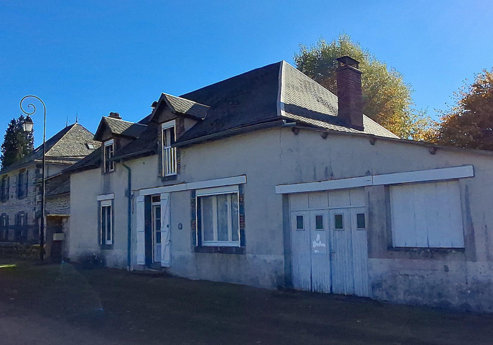 Maison - 6 pièces - 456 m² - Besse