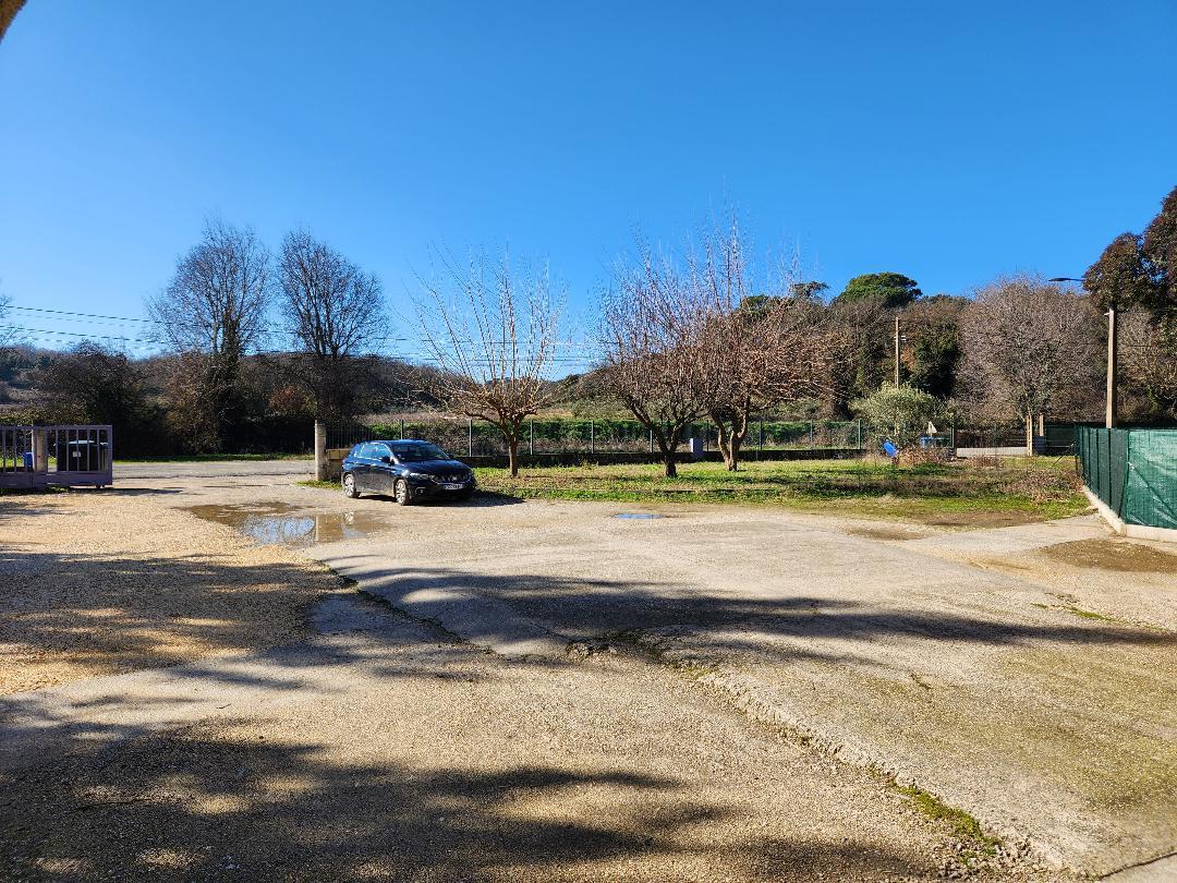 Local Industriel / Bâtiment - 800 m² - Boucoiran-et-Nozières