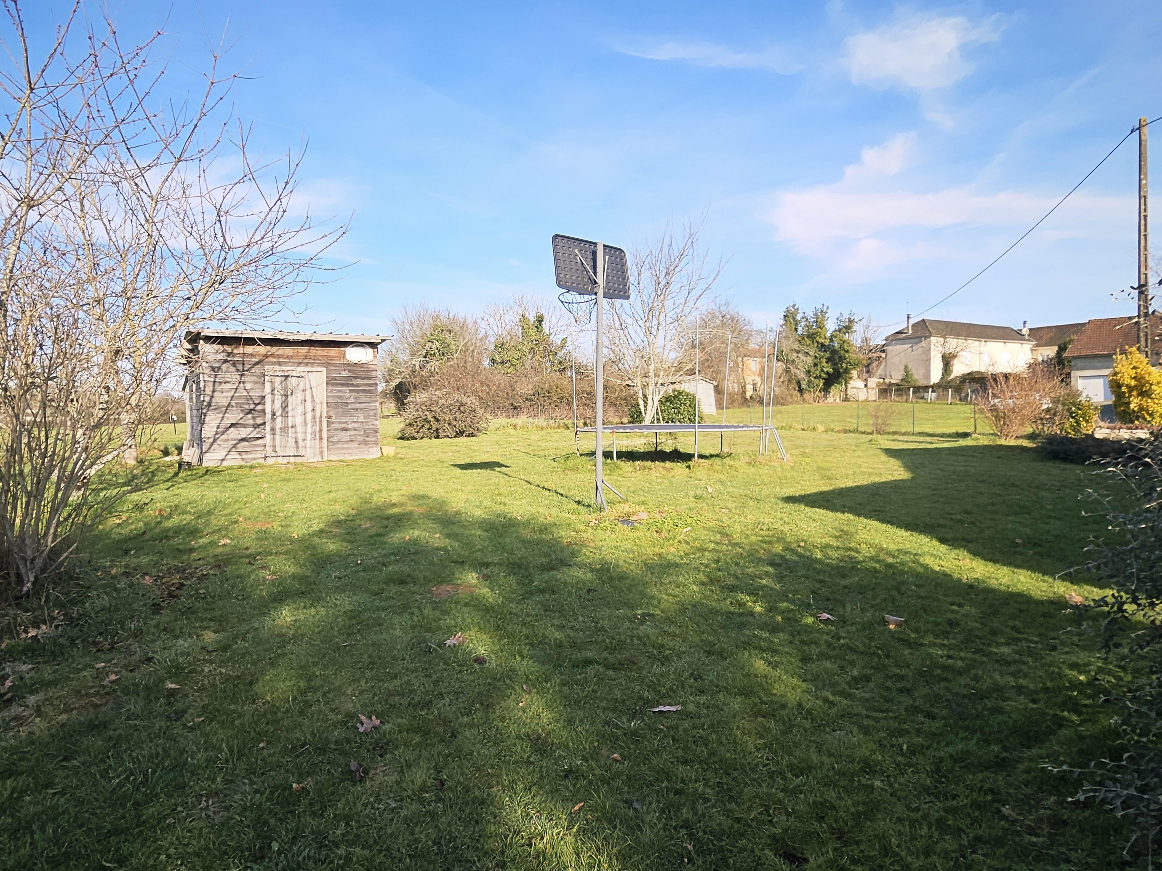 Maison 1847 m² · à Thiviers · 1 847 m² · 187 000 €