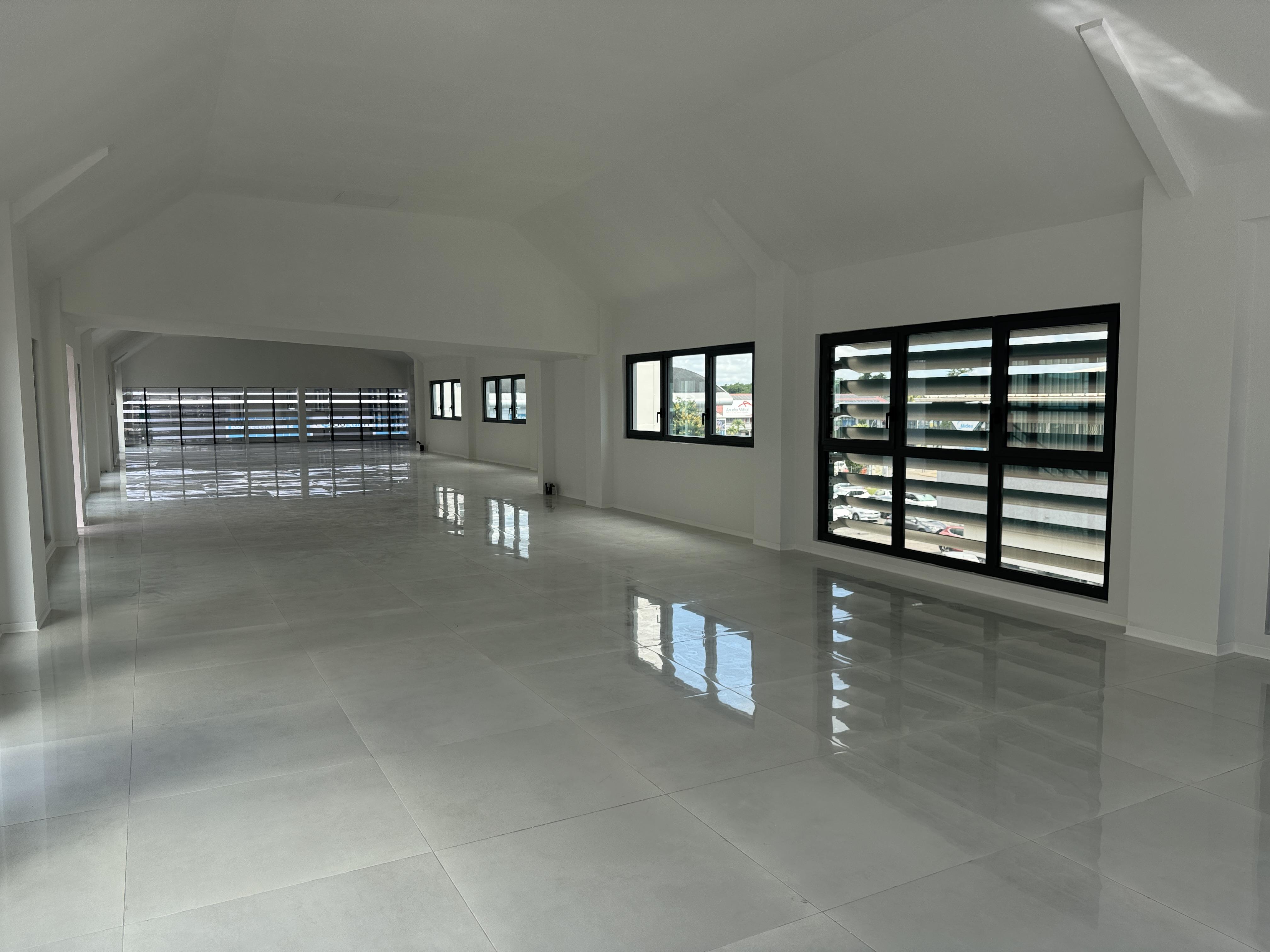 Bureaux - 130 m² - Baie-Mahault · 130 m² · 2 860 €