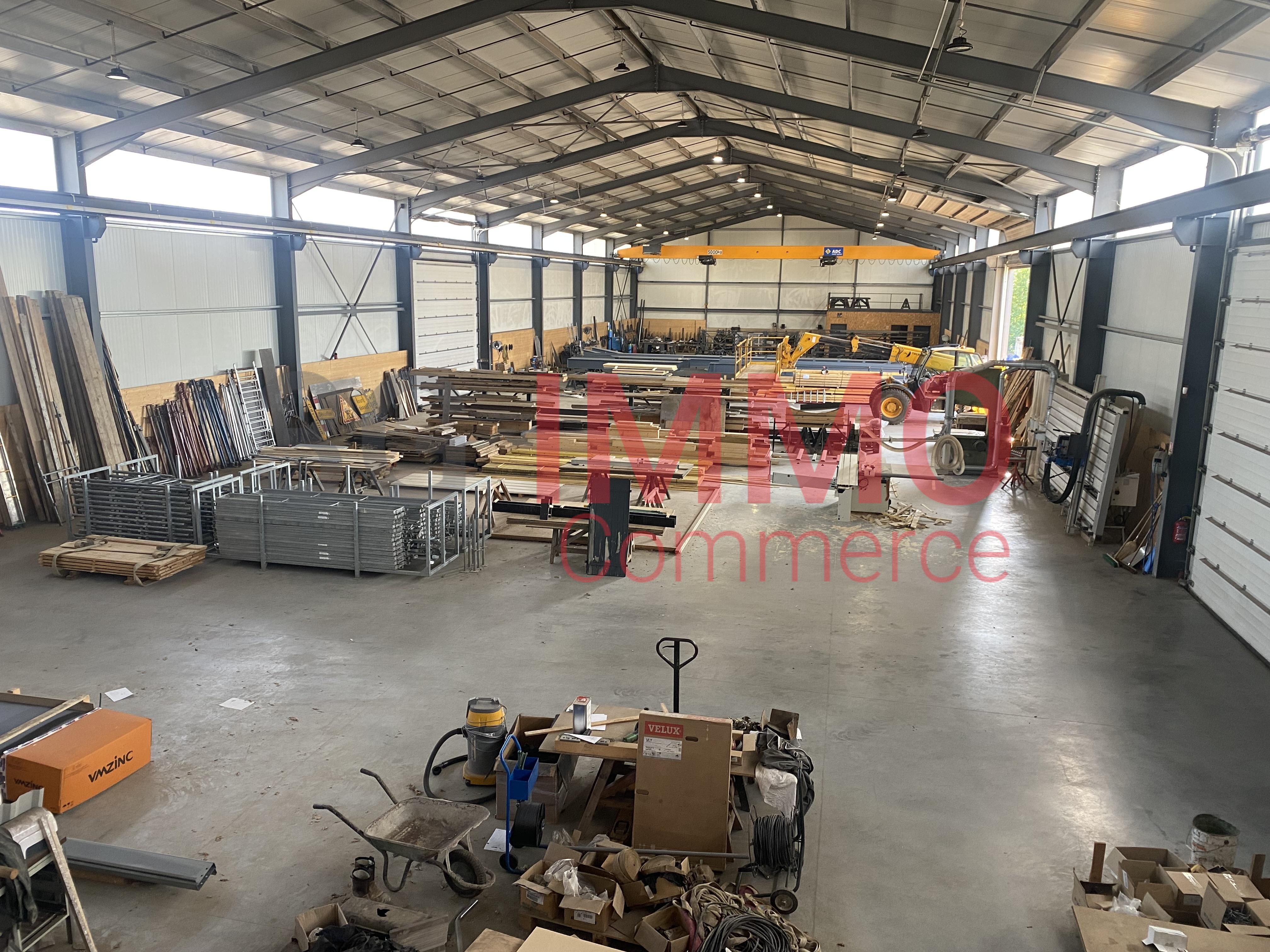 Local Industriel / Bâtiment - 15000 m² - Coulonges-sur-l'Autize · 15 000 m² · 1 802 000 €