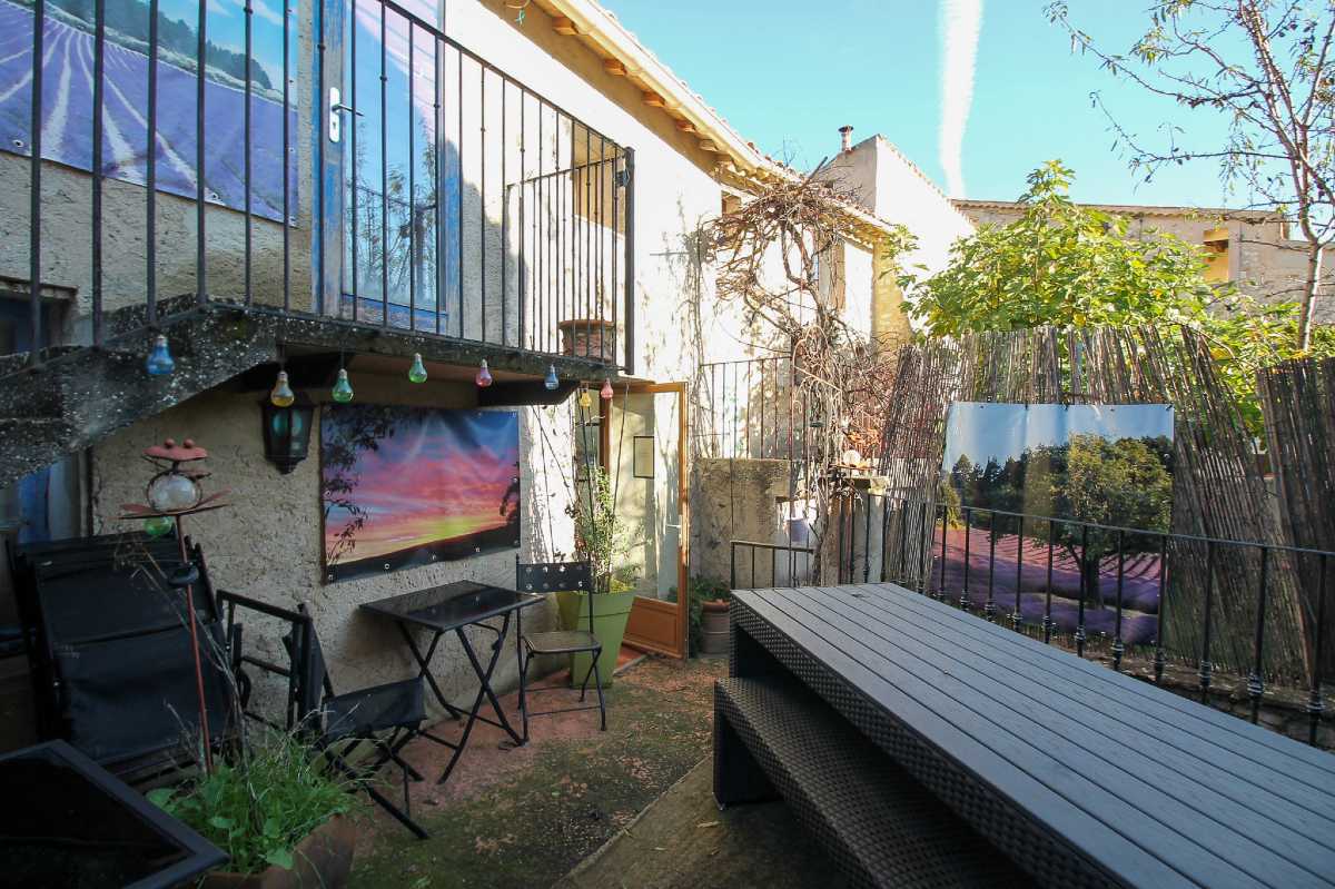 8 pièces 184 m² · à Aurel · 184 m² · 245 000 €
