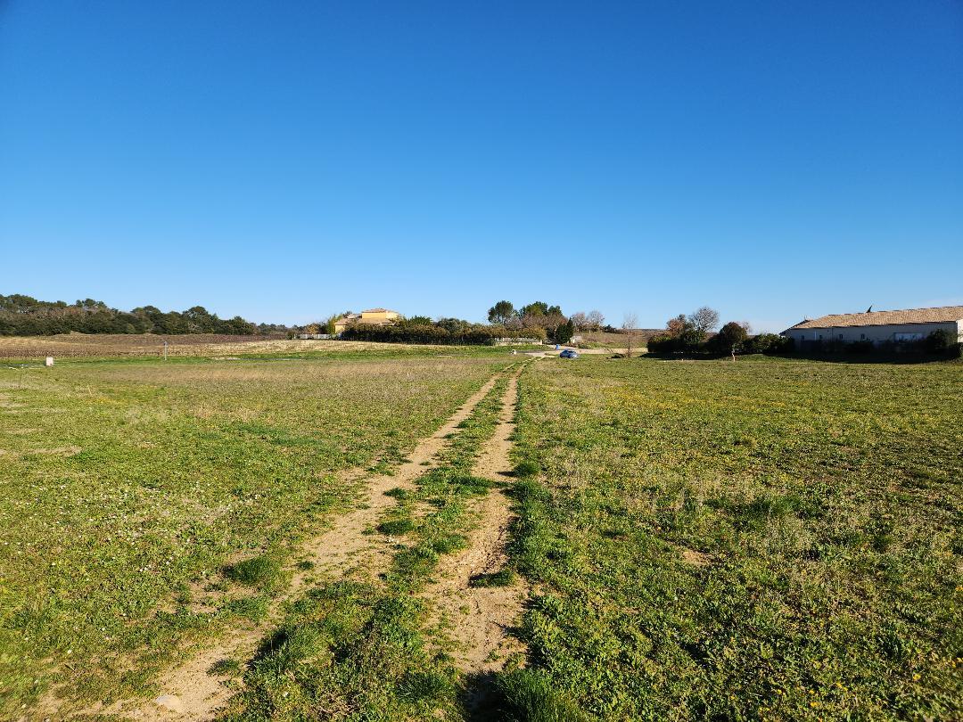 Terrain constructible - 1245 m² - Castelnau-Valence