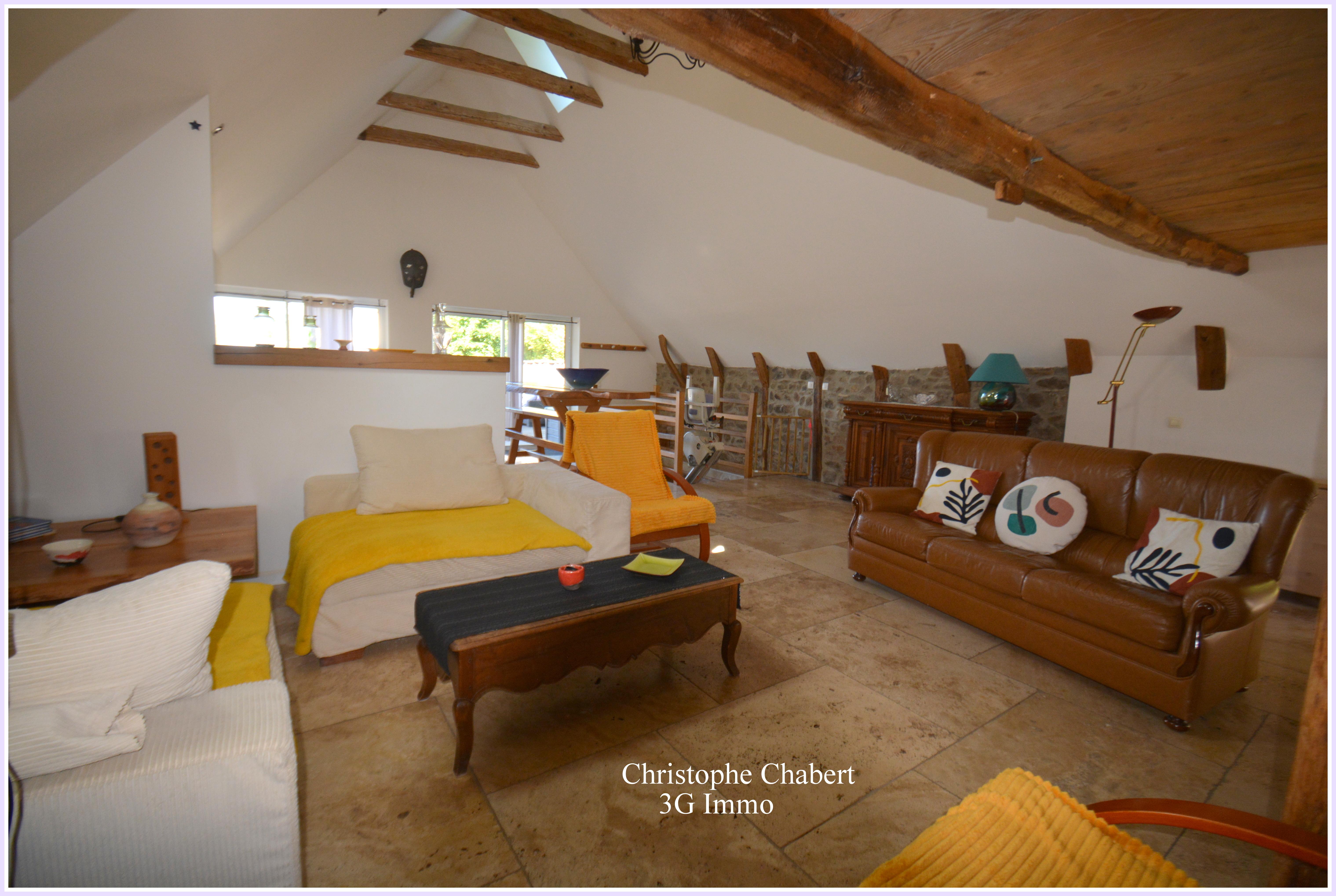 Maison 5 pièces 1080 m² · à Saint-Sauves-d'Auvergne · 1 080 m² · 269 000 €