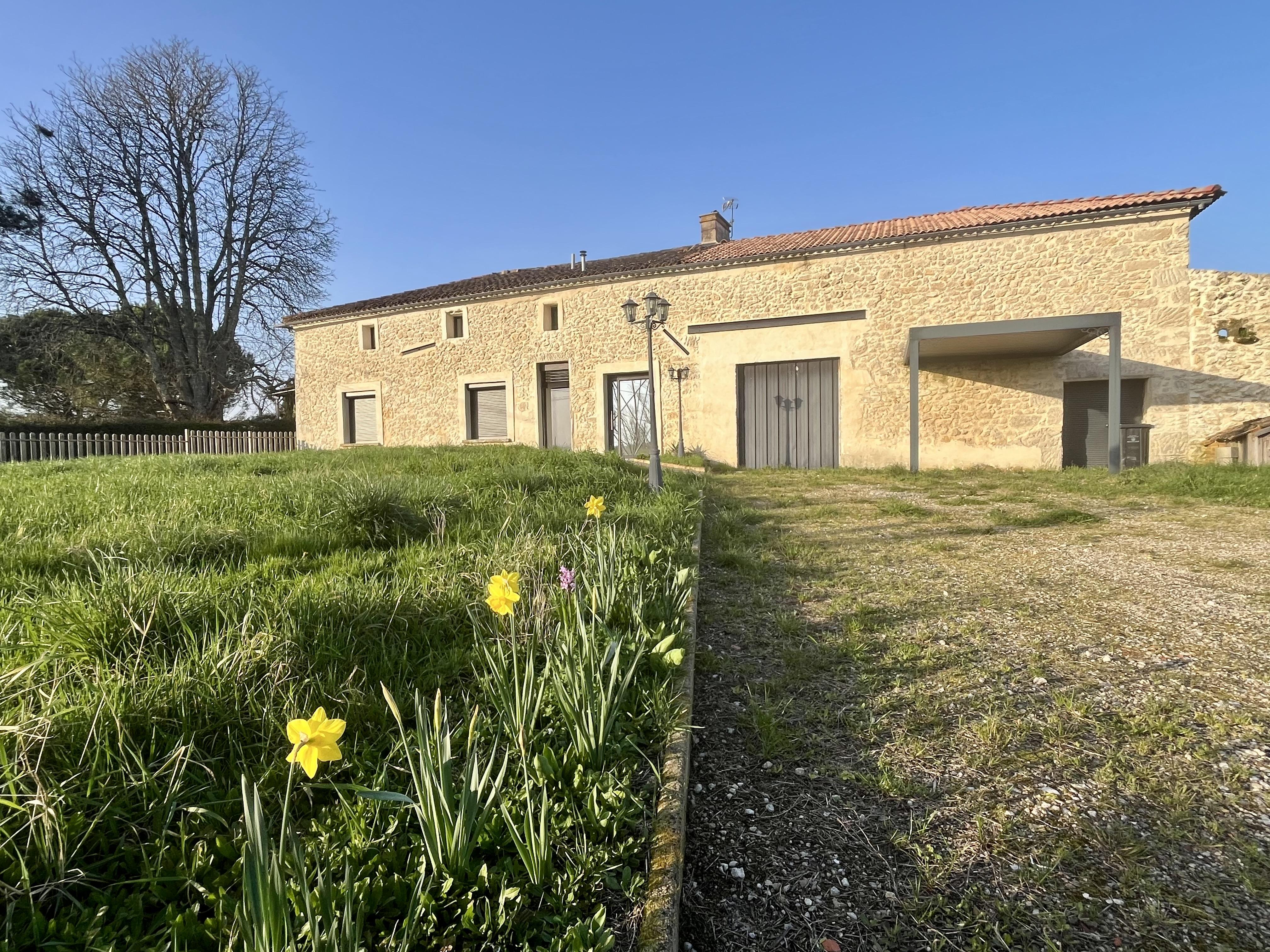 Maison - 6 pièces - 2284 m² - Cadillac-sur-Garonne