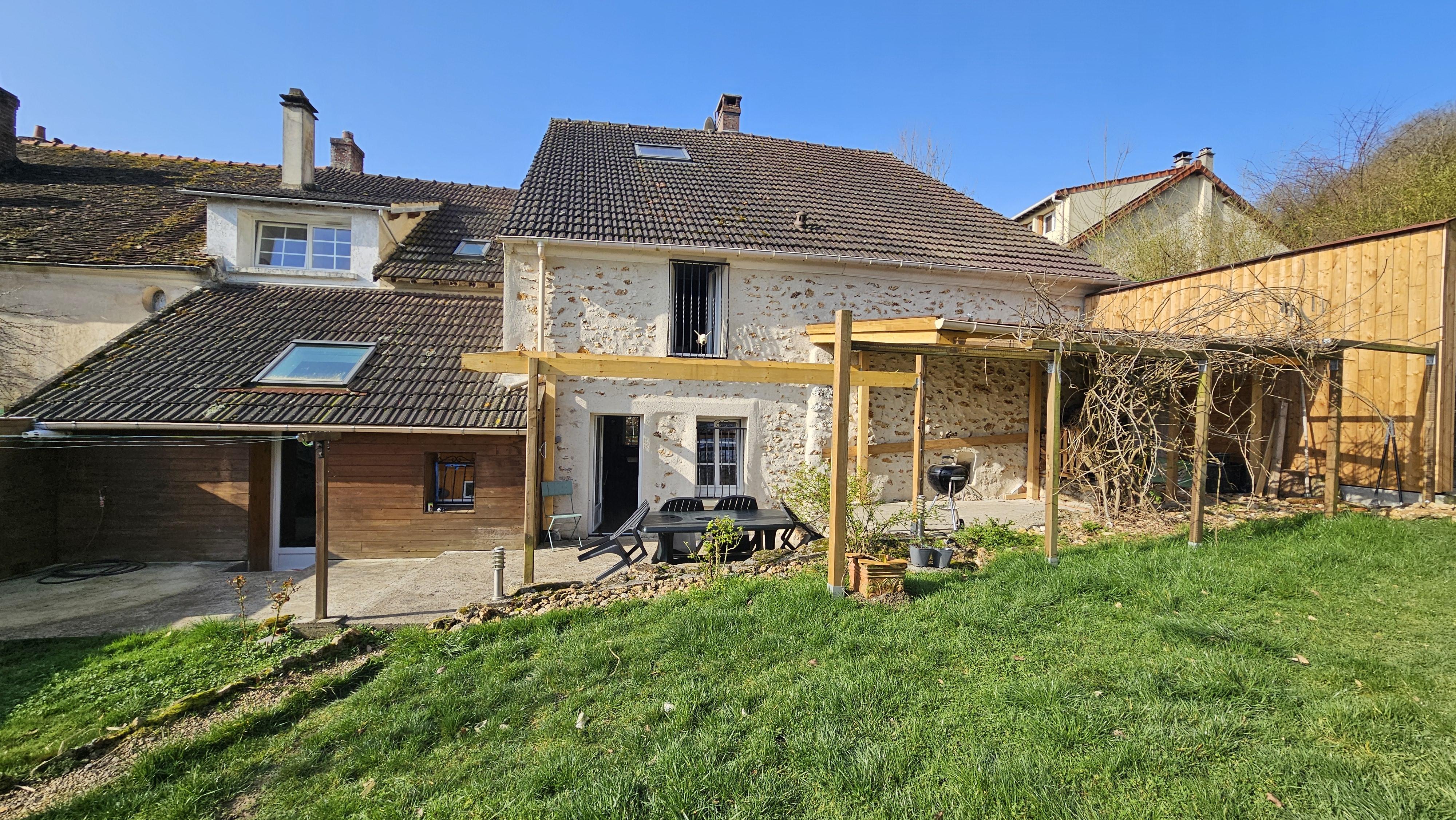 Maison 6 pièces 2235 m² · à Saint-Cyr-sur-Morin · 2 235 m² · 259 500 €