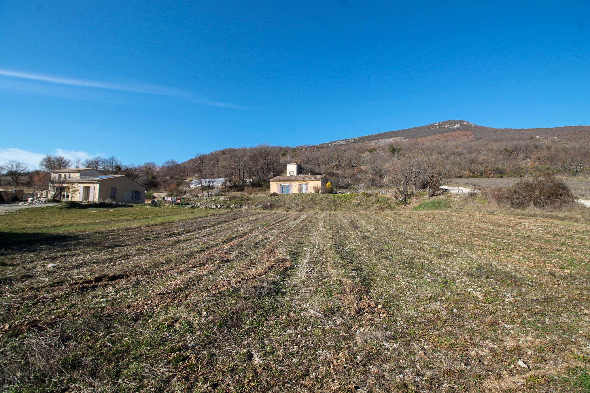 Terrain constructible - 1280 m² - Mévouillon