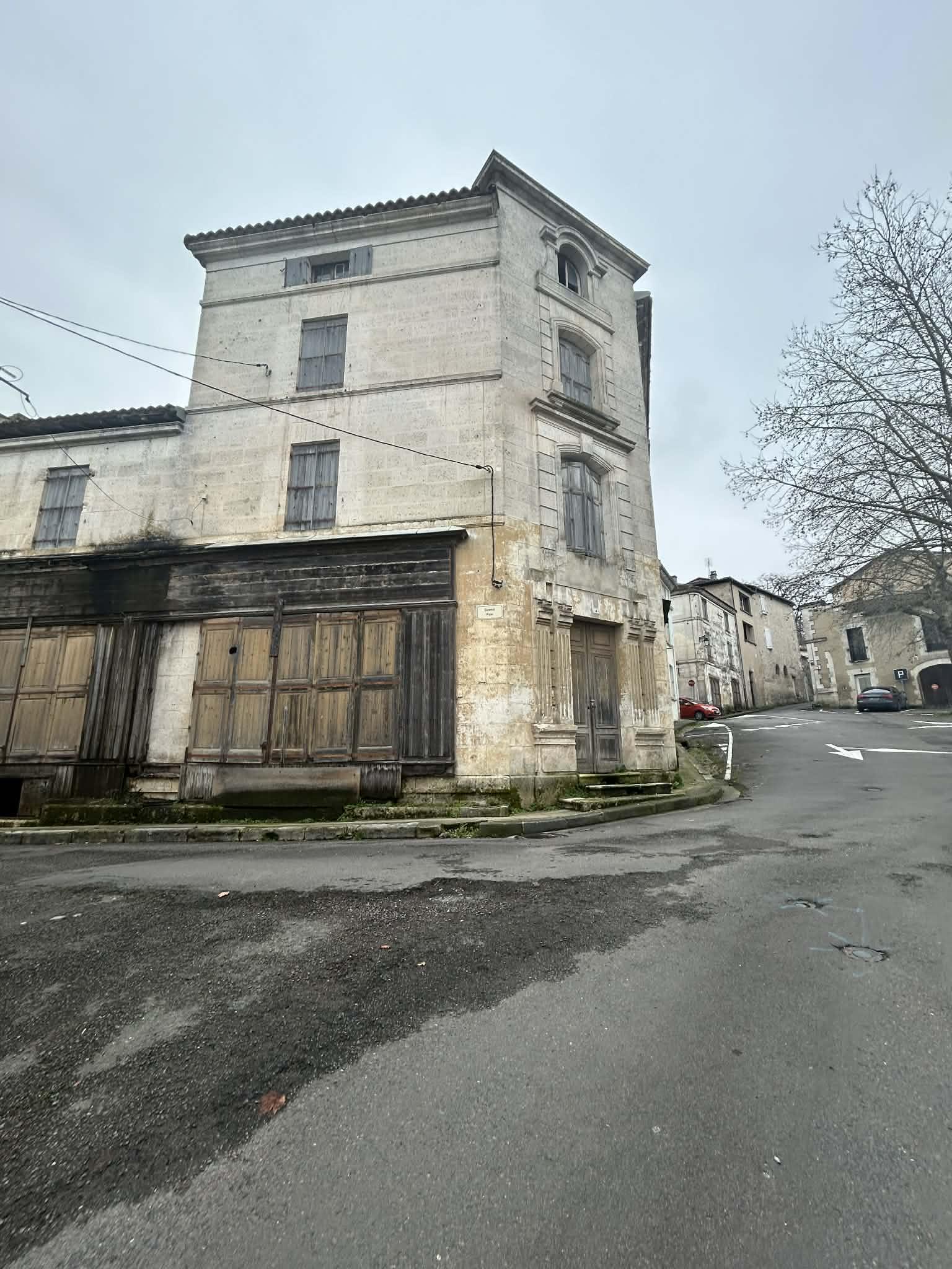 Maison de ville - 10 pièces - 240 m² - Montmoreau