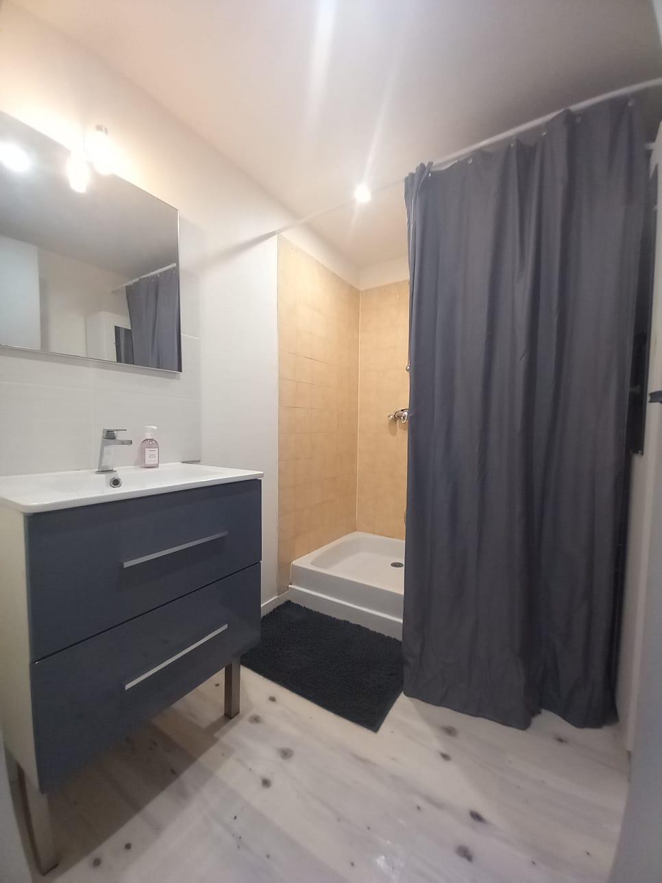 Immeuble 10 pièces 160 m² · à Francescas · 160 m² · 153 000 €