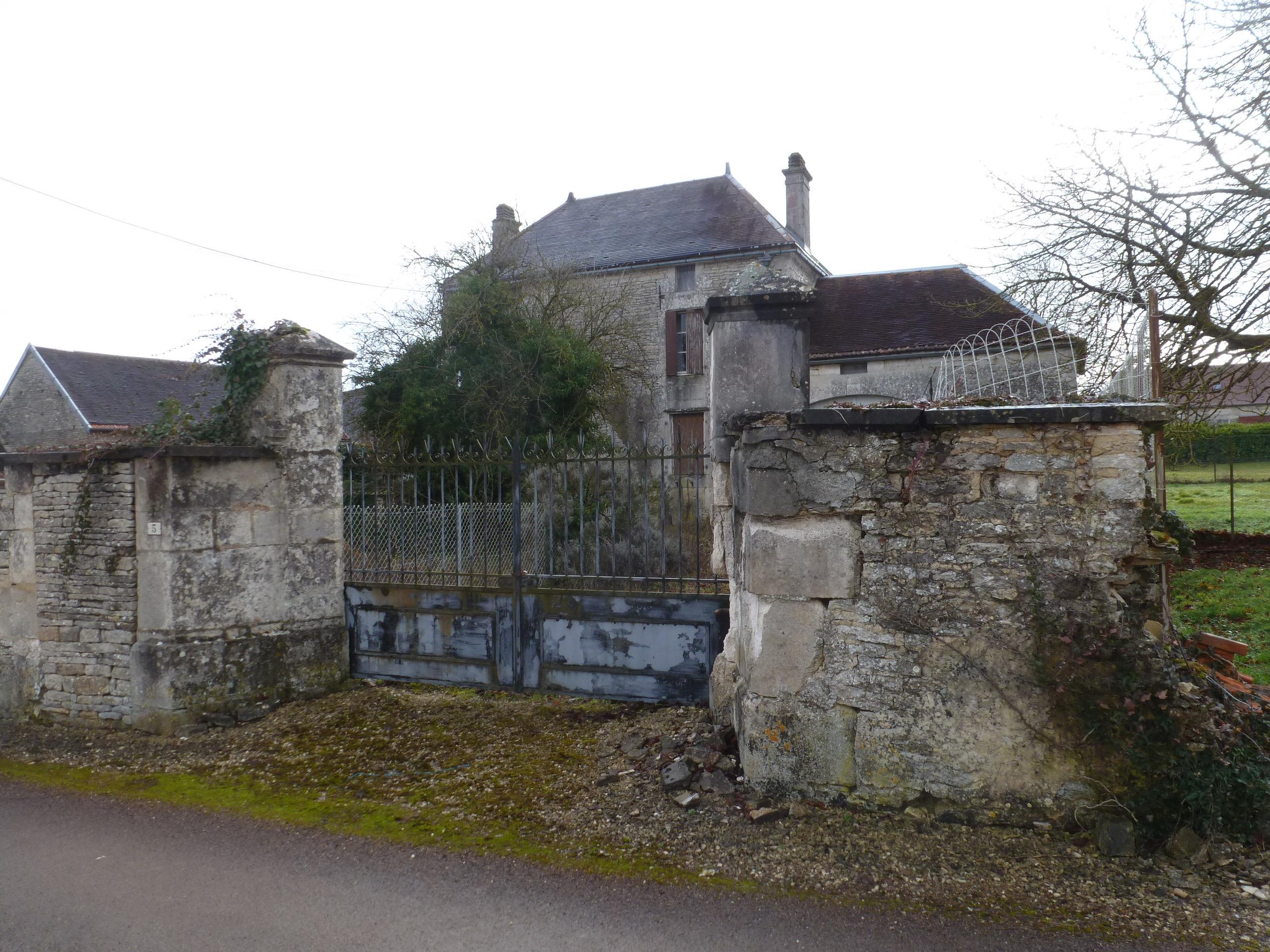 Maison 4 pièces 769 m² · à Bragelogne-Beauvoir · 769 m² · 30 000 €