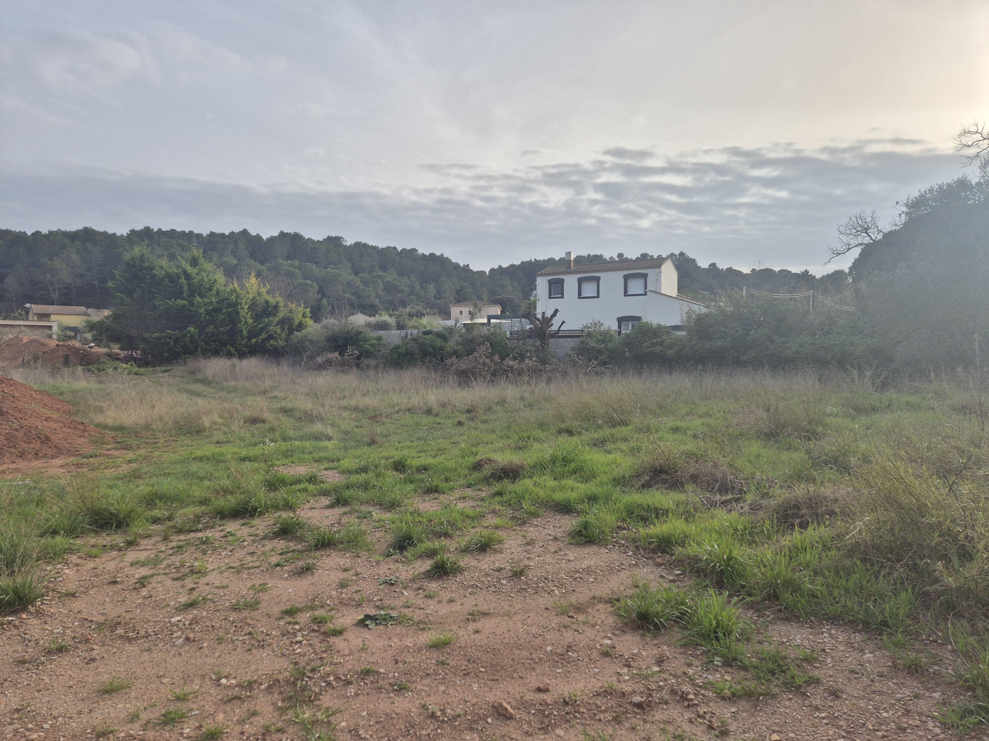 Terrain 2000 m² · à Clermont-l'Hérault · 2 000 m² · 295 000 €