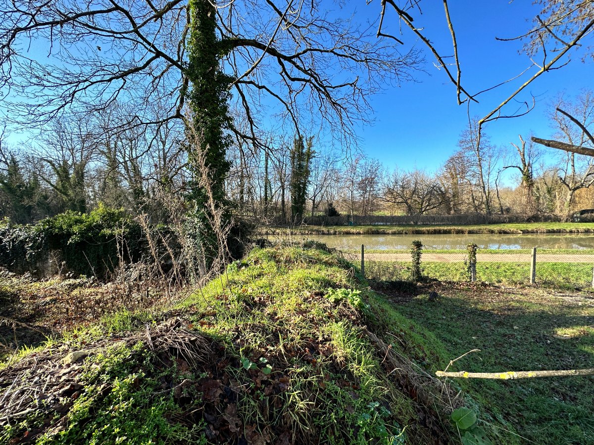 Terrain 1826 m² · à Moncourt-Fromonville · 1 826 m² · 106 500 €