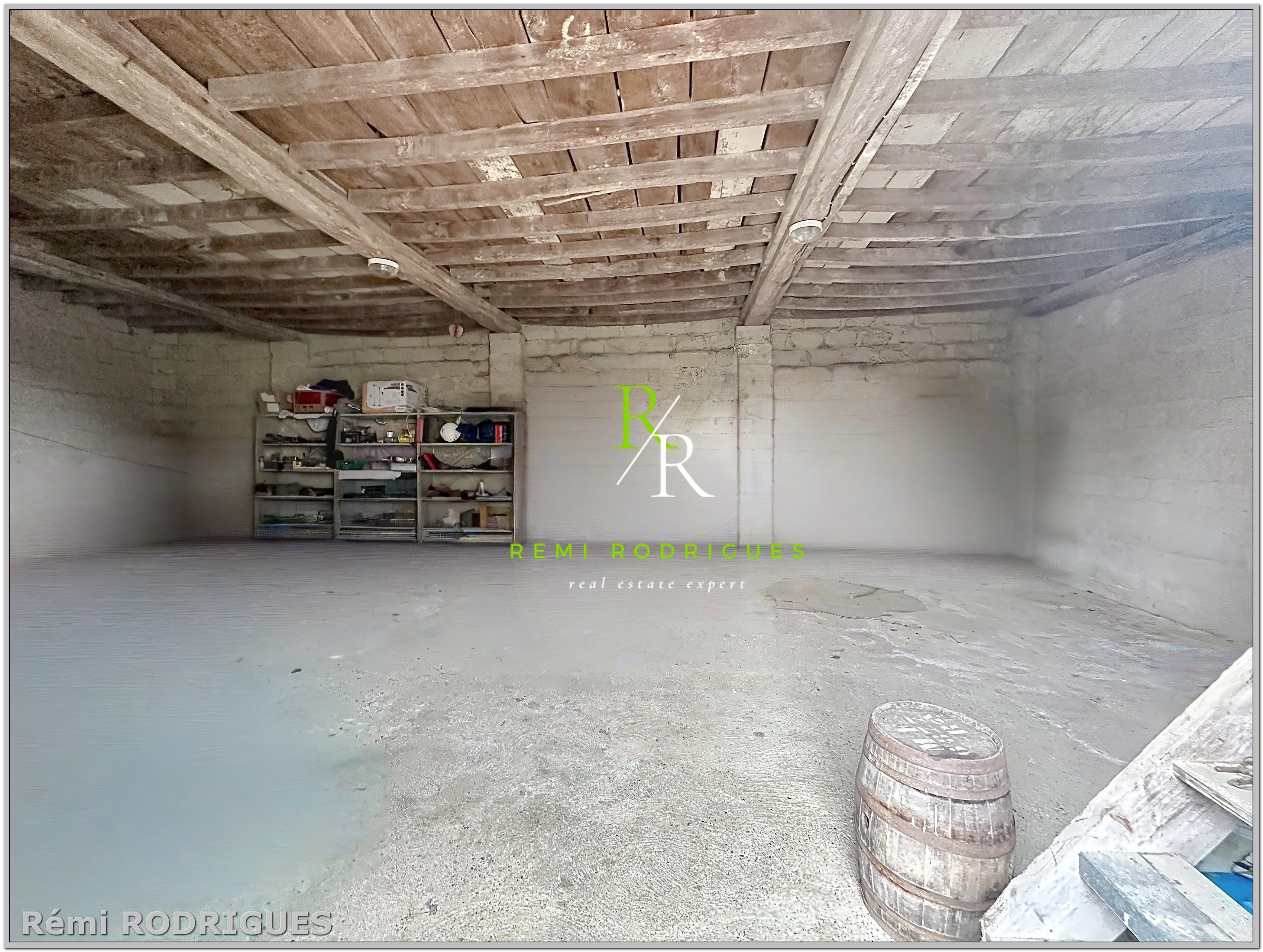 Maison 9 pièces 2336 m² · à Thèze · 2 336 m² · 263 000 €