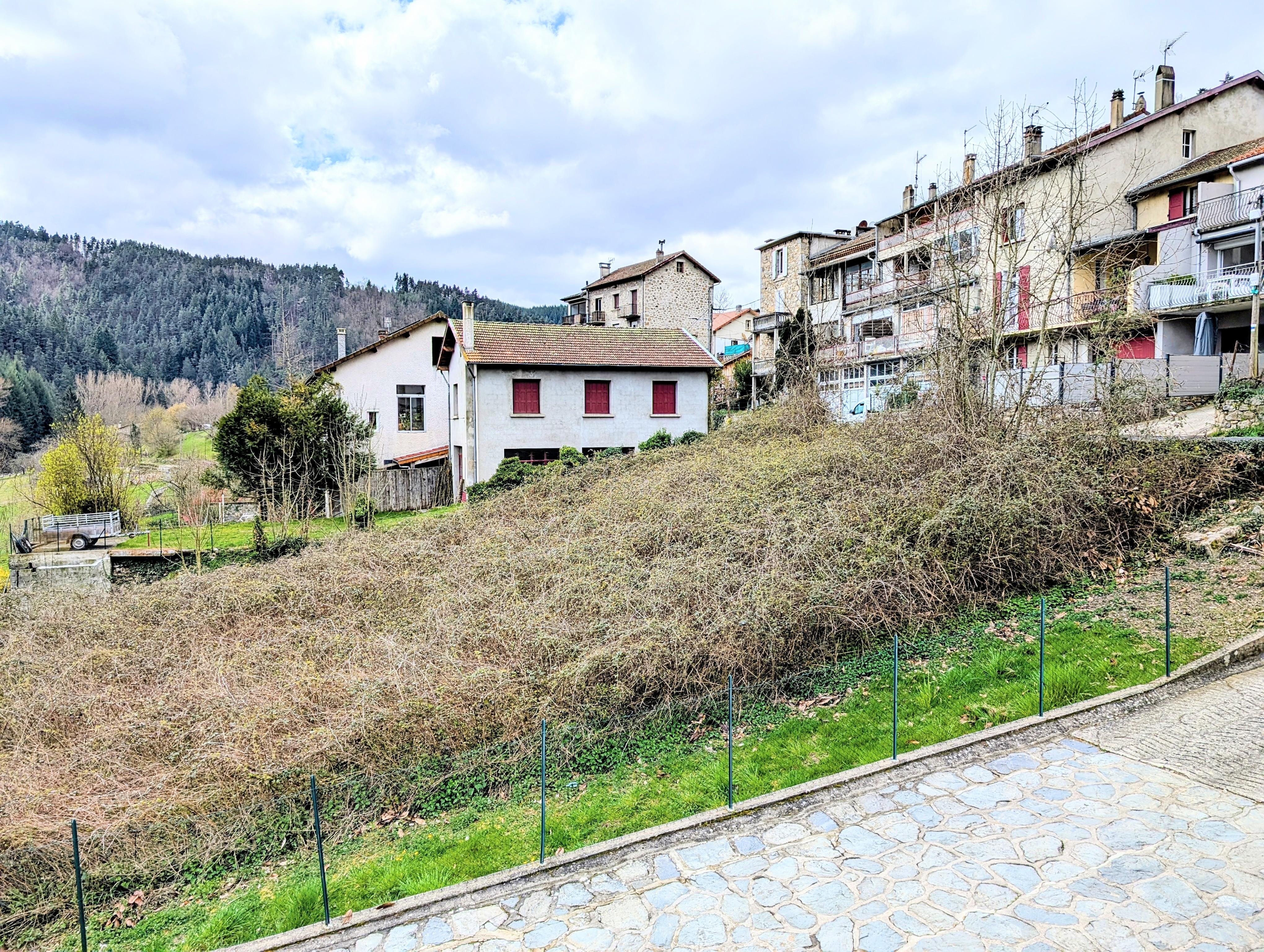Terrain 1330 m² · à Saint-Martin-de-Valamas · 1 330 m² · 27 600 €