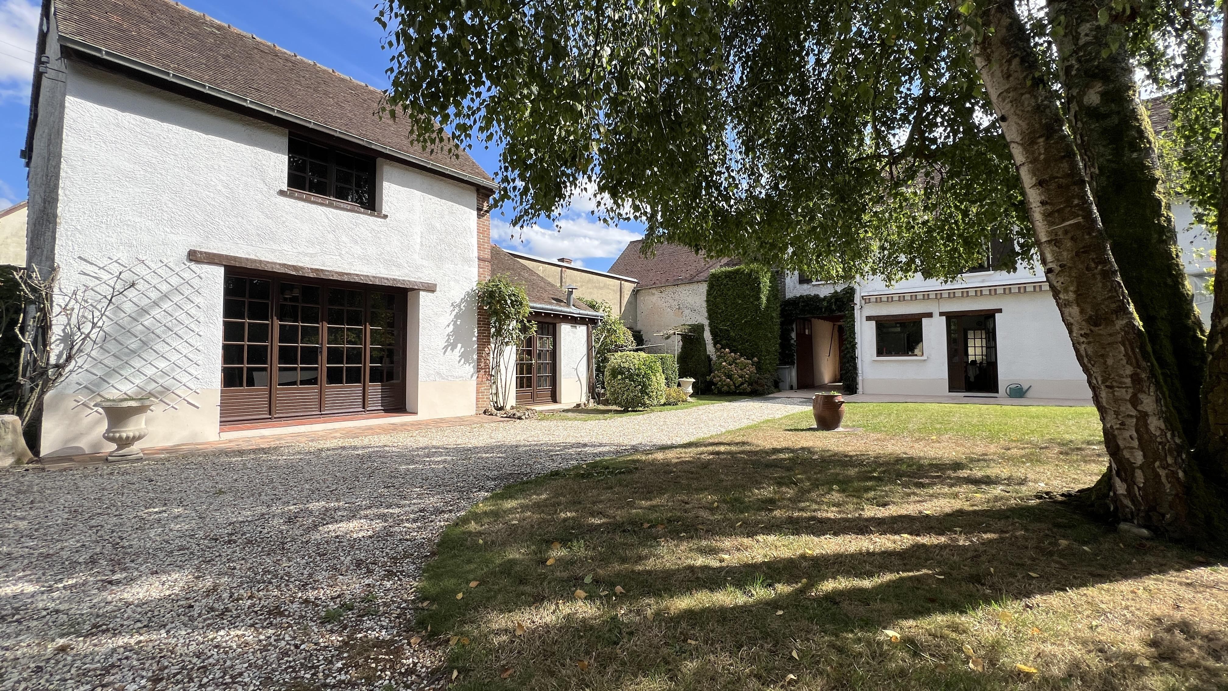 Maison de ville - 8 pièces - 700 m² - Cherisy