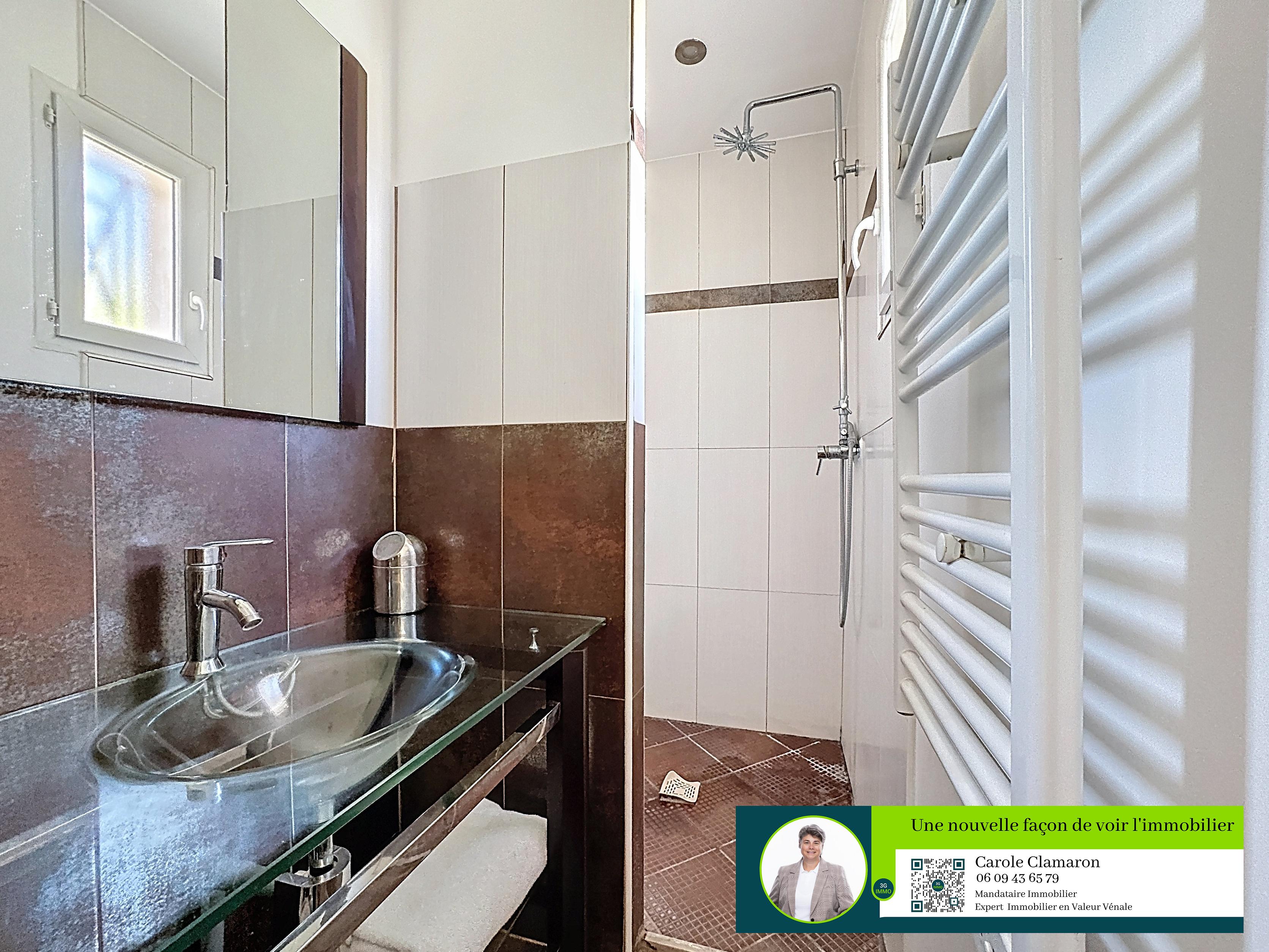 4 pièces 681 m² · à Saint-Mamert-du-Gard · 681 m² · 359 000 €