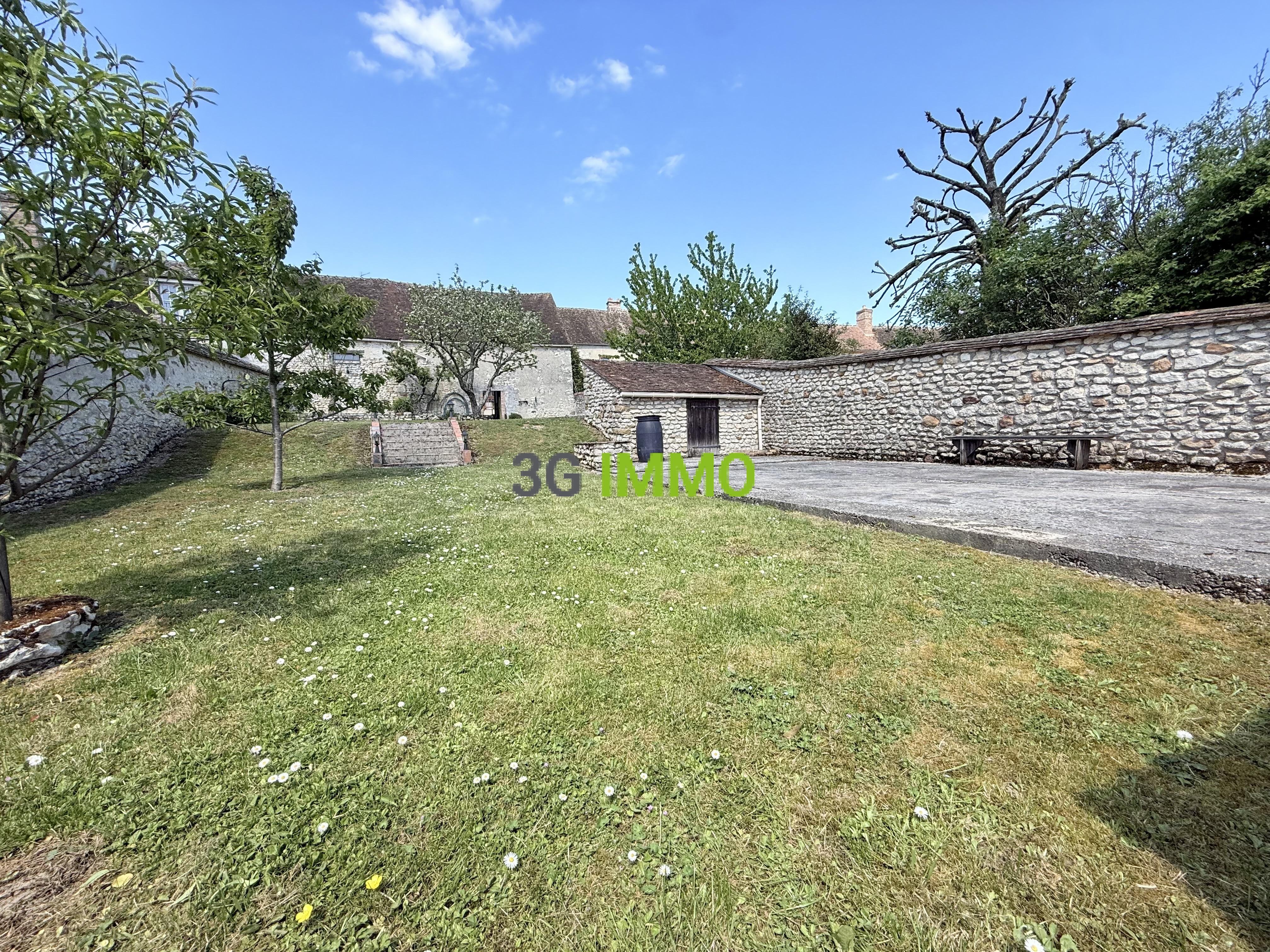 Maison 8 pièces 775 m² · à Montigny-Lencoup · 775 m² · 365 000 €