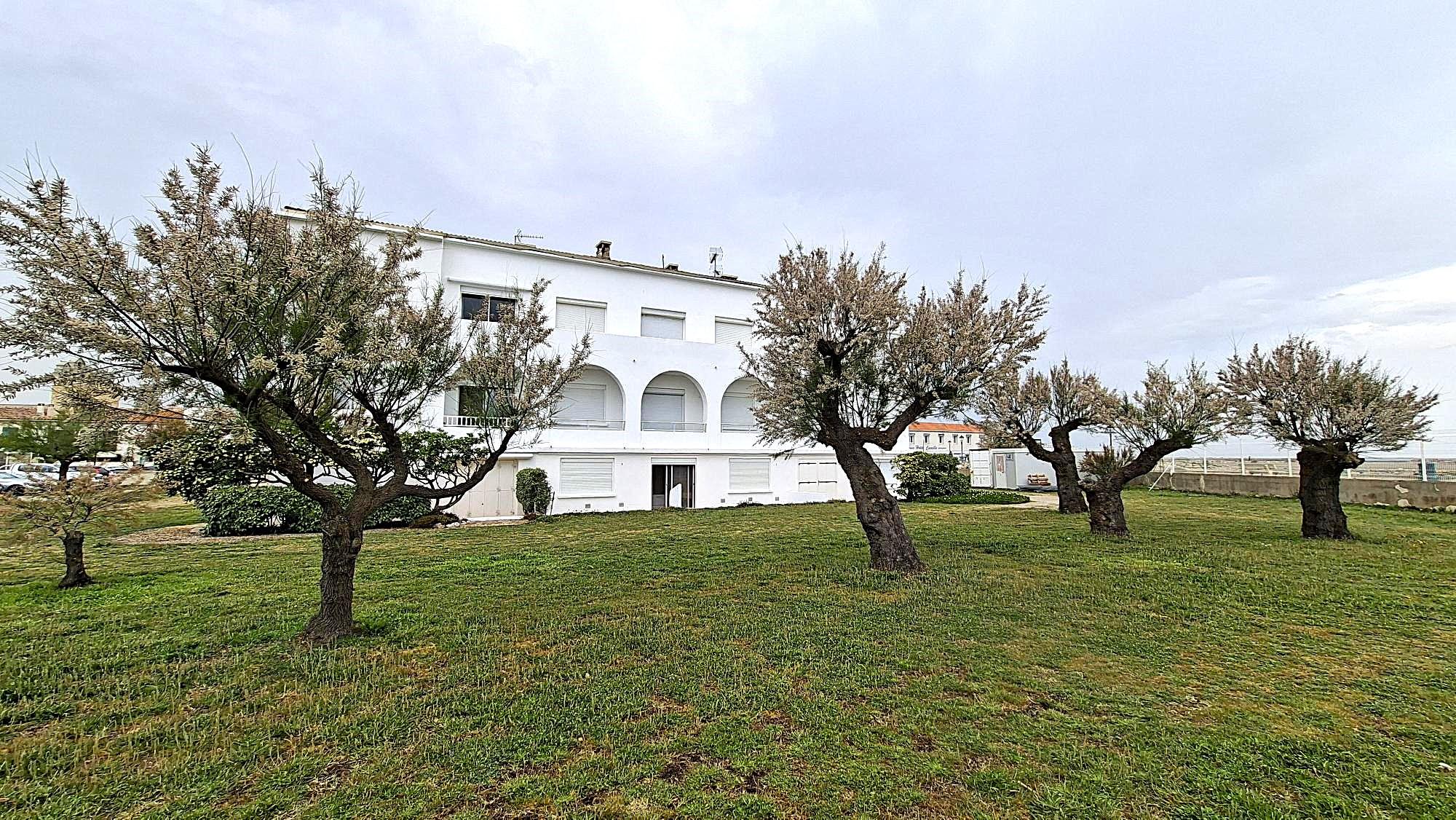 Appartement à rénover - 71 m² - Saintes-Maries-de-la-Mer · 71 m² · 242 000 €