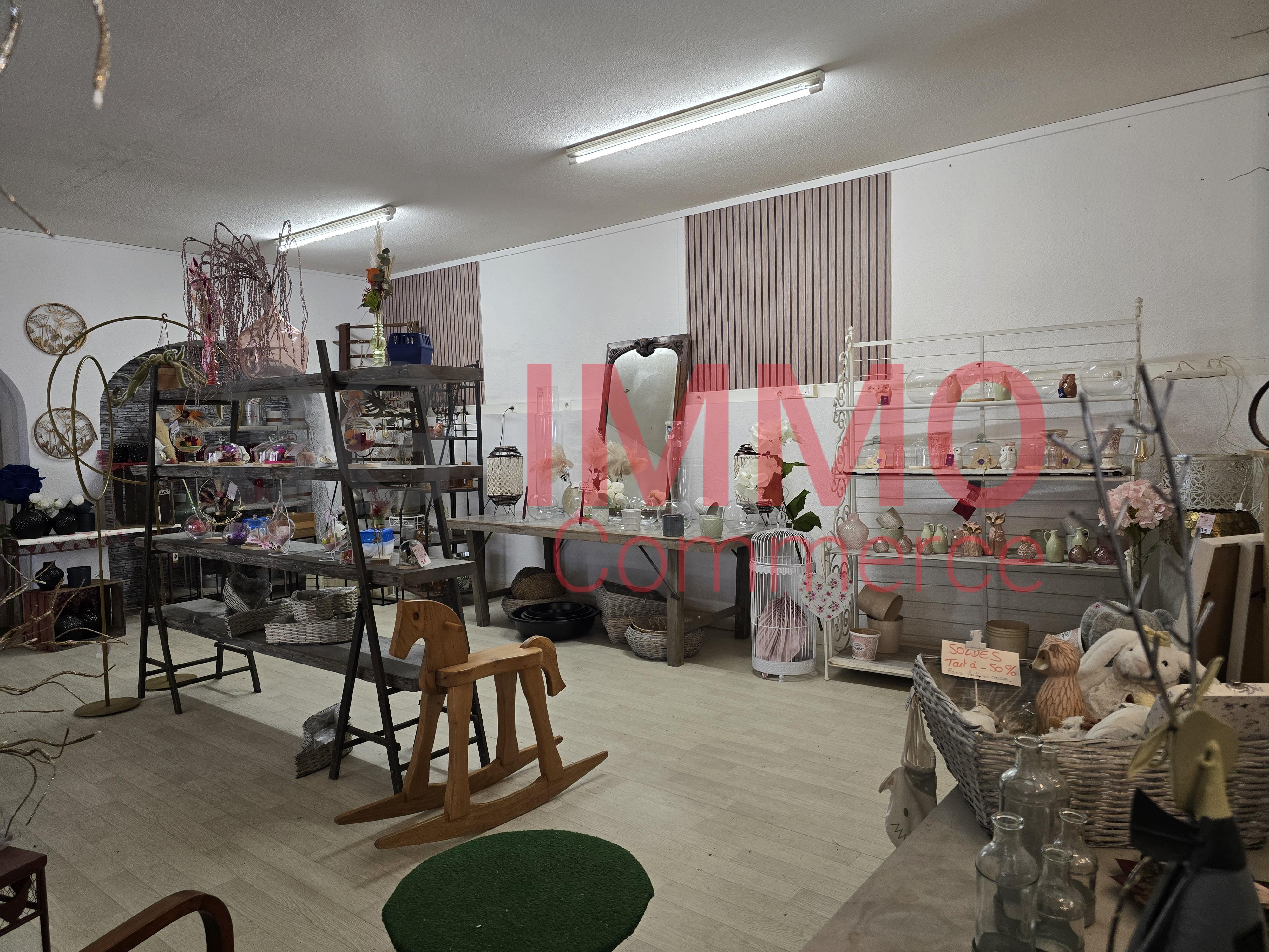 Divers services - Domérat · 340 m² · 56 000 €