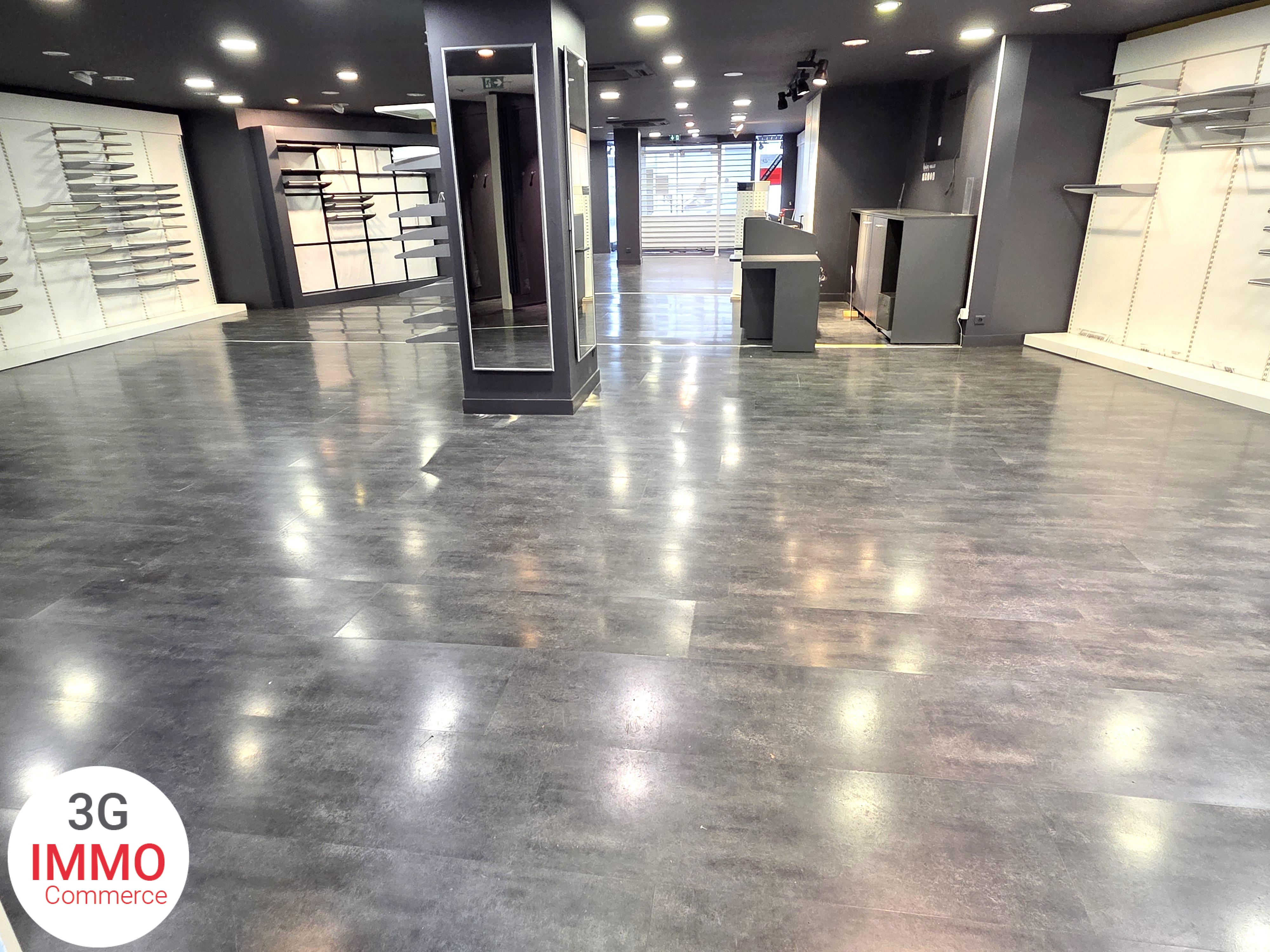 Local commercial 2 pièces 170 m² · à Carhaix-Plouguer · 170 m² · 196 500 €