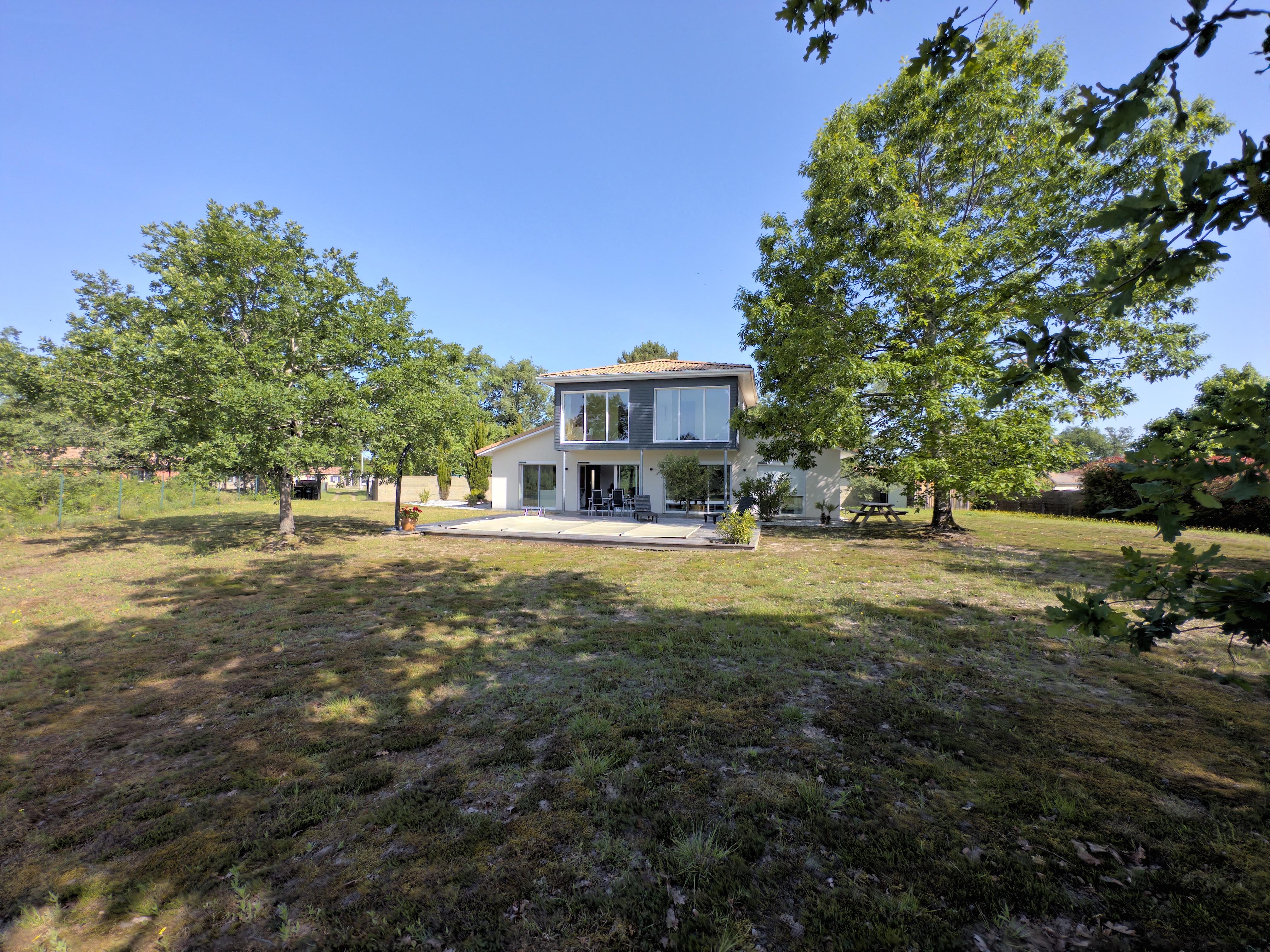 5 pièces 2000 m² · à Saint-Symphorien · 2 000 m² · 367 021 €