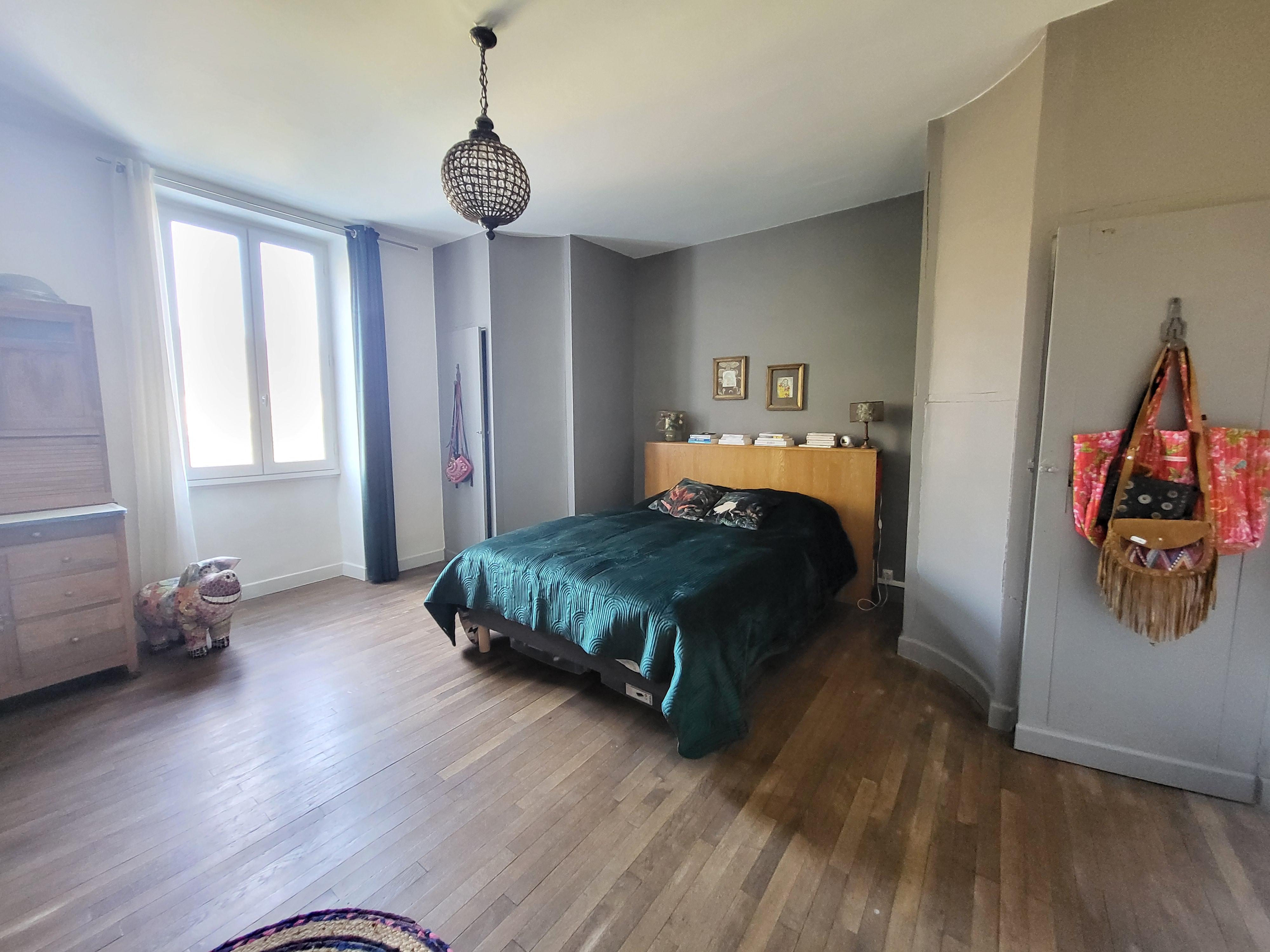 7 pièces 297 m² · à Saint-Antonin-Noble-Val · 297 m² · 332 800 €