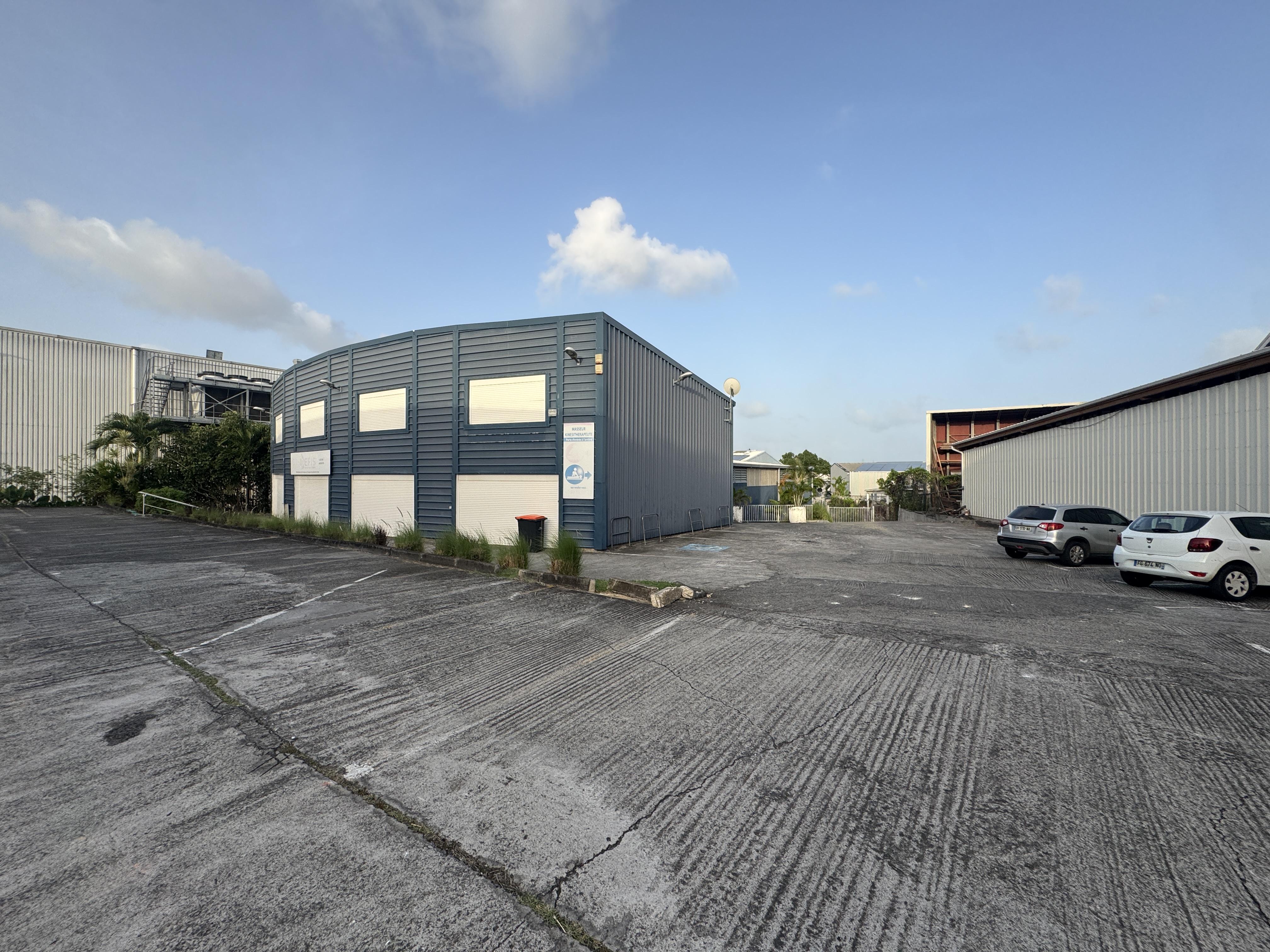 Immeuble 546 m² · à Baie-Mahault · 546 m² · 960 000 €