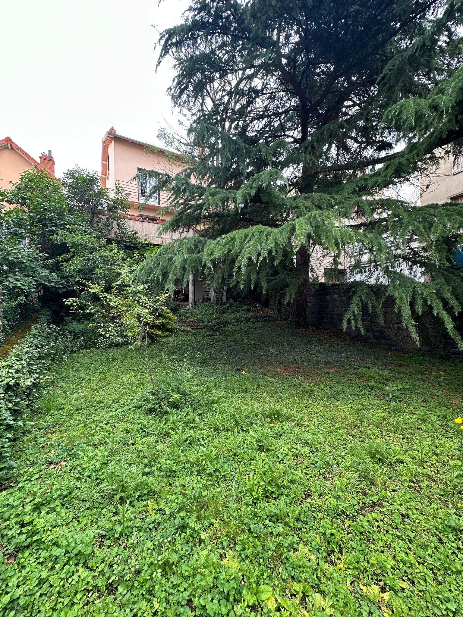 Maison 8 pièces 180 m² · à Clermont-Ferrand · 180 m² · 435 000 €