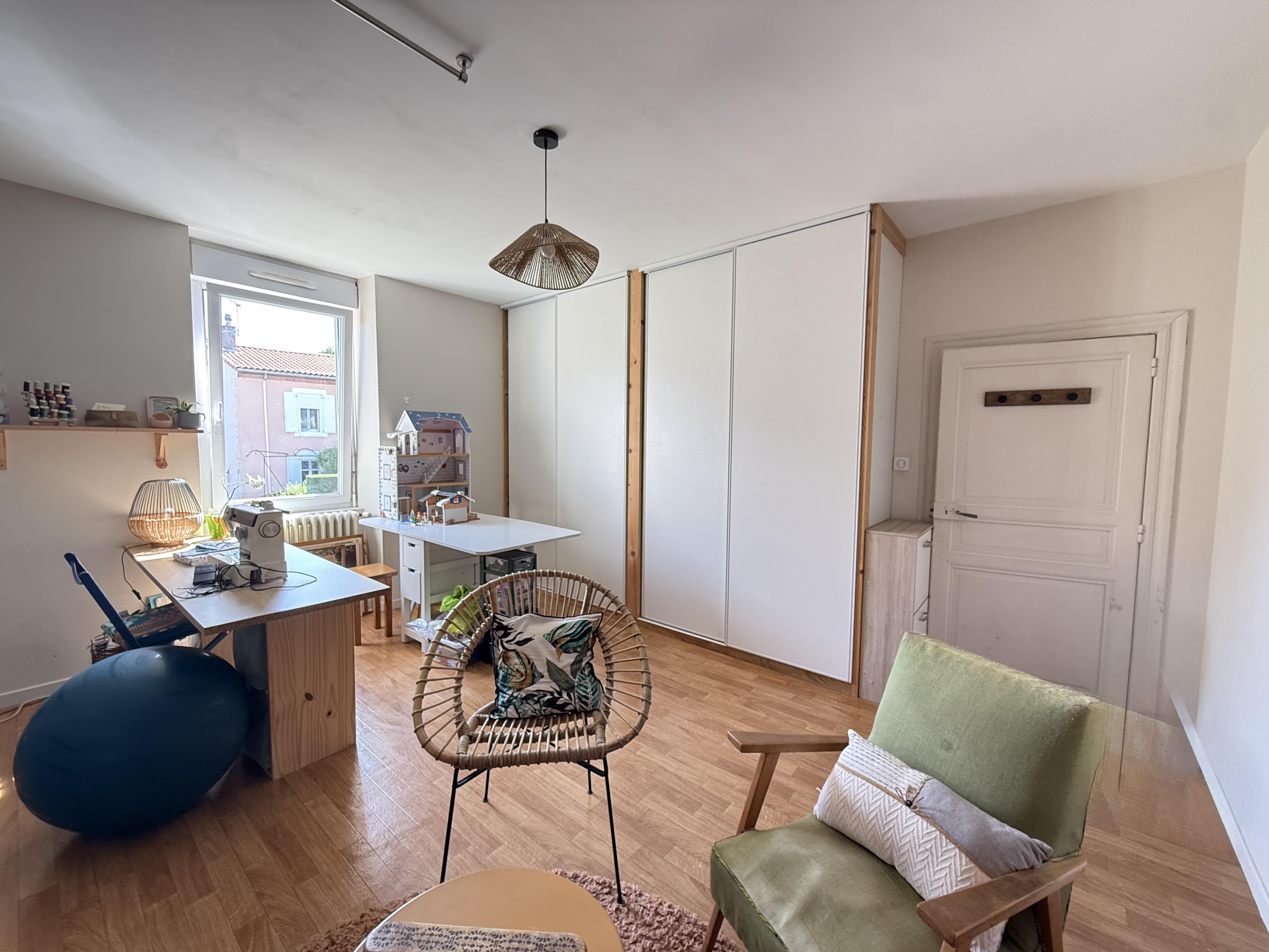 Maison 5 pièces 550 m² · à Saint-Juéry · 550 m² · 229 000 €