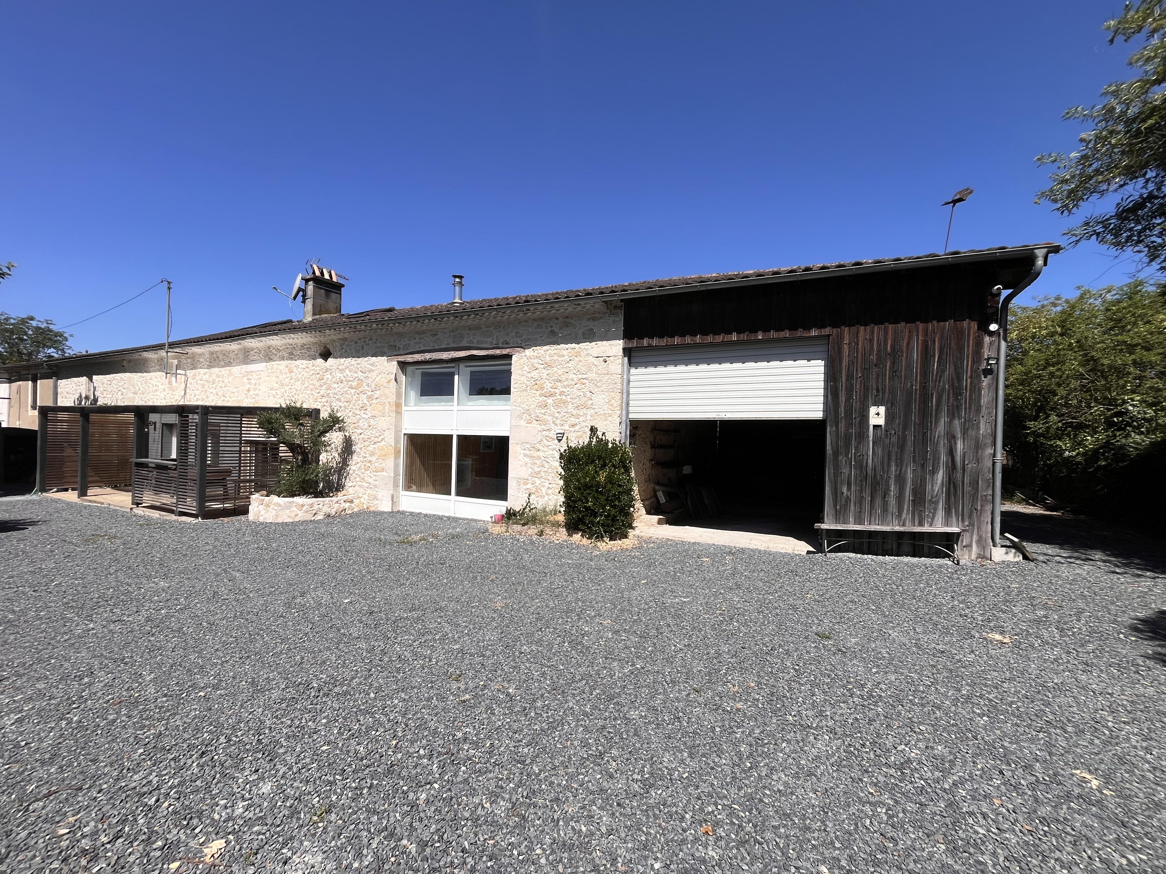 Maison 8 pièces 317 m² · à Cadillac-sur-Garonne · 317 m² · 344 000 €