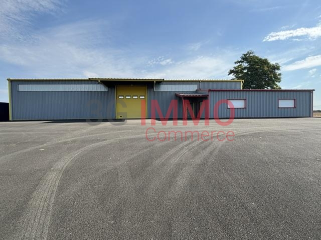 Local commercial 580 m² · à Échiré · 580 m² · 3 100 €/mois