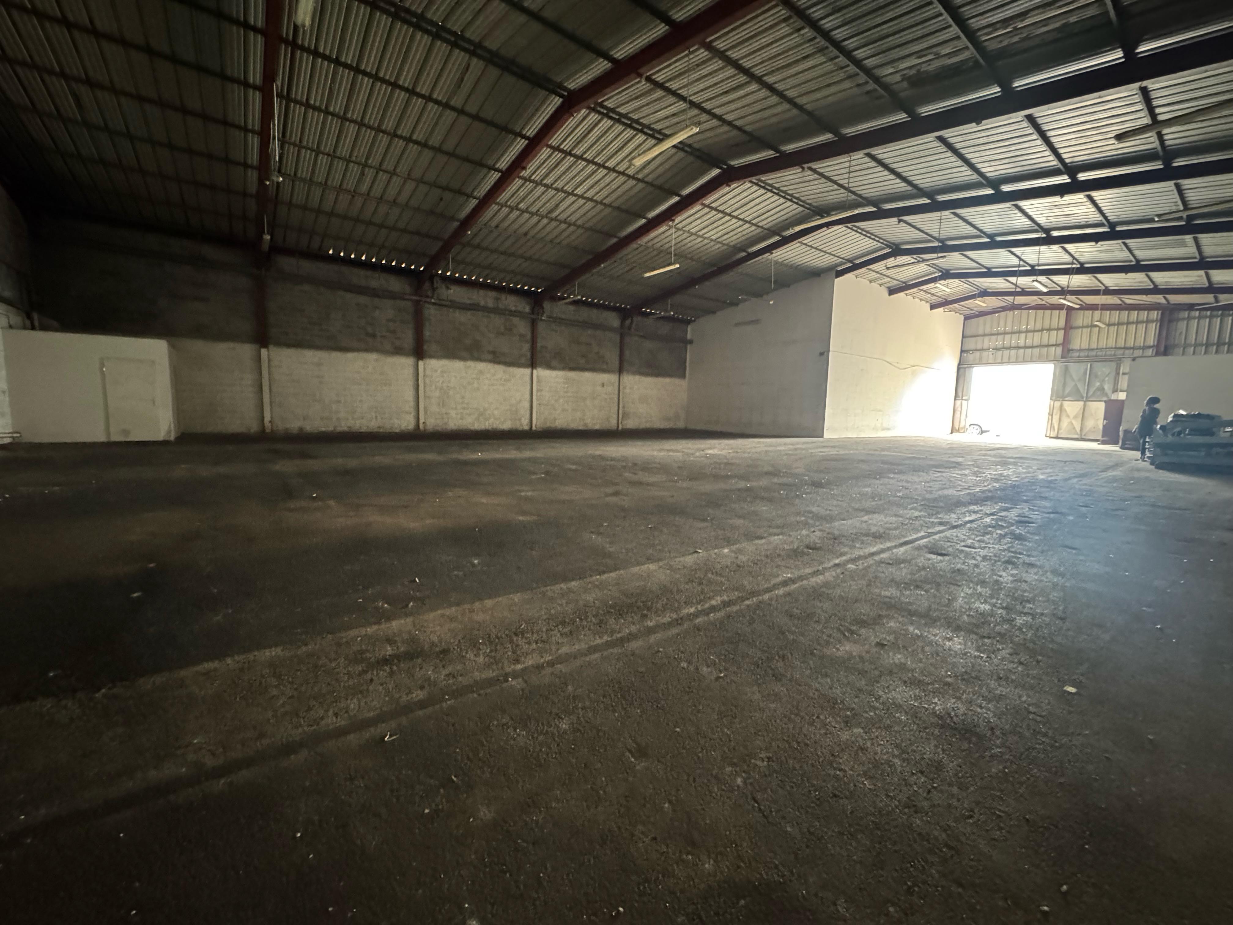 Local Industriel / Bâtiment - 756 m² - Baie-Mahault · 756 m² · 9 072 €
