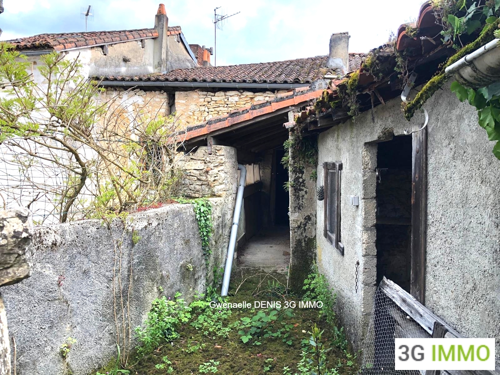 Maison de ville - 2 pièces - 143 m² - Ruffec