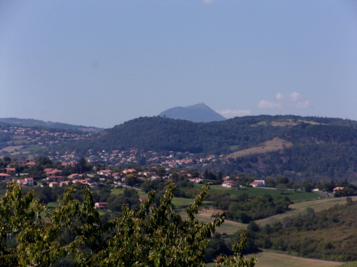 Terrain 698 m² · à Veyre-Monton · 698 m² · 128 250 €