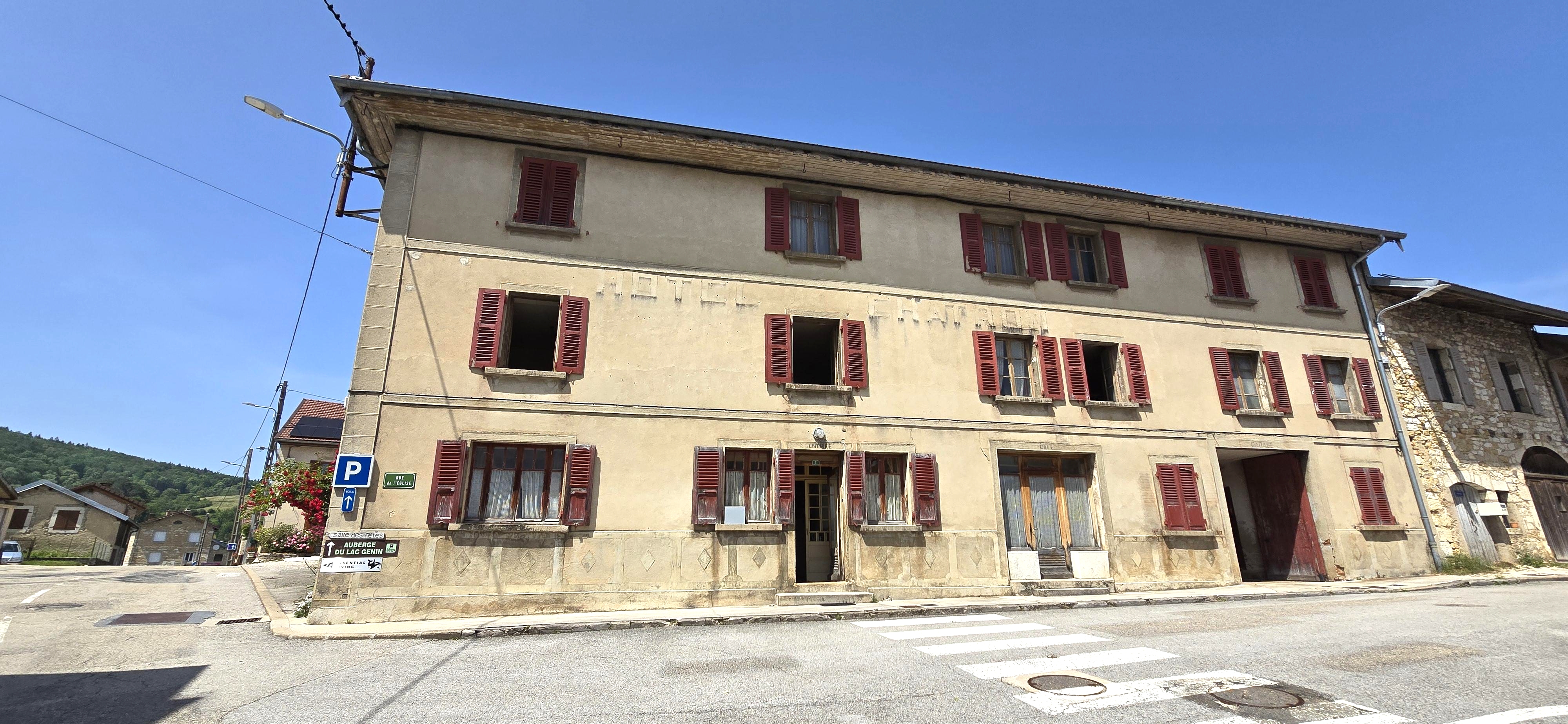 Immeuble - 20 pièces - 450 m² - Charix