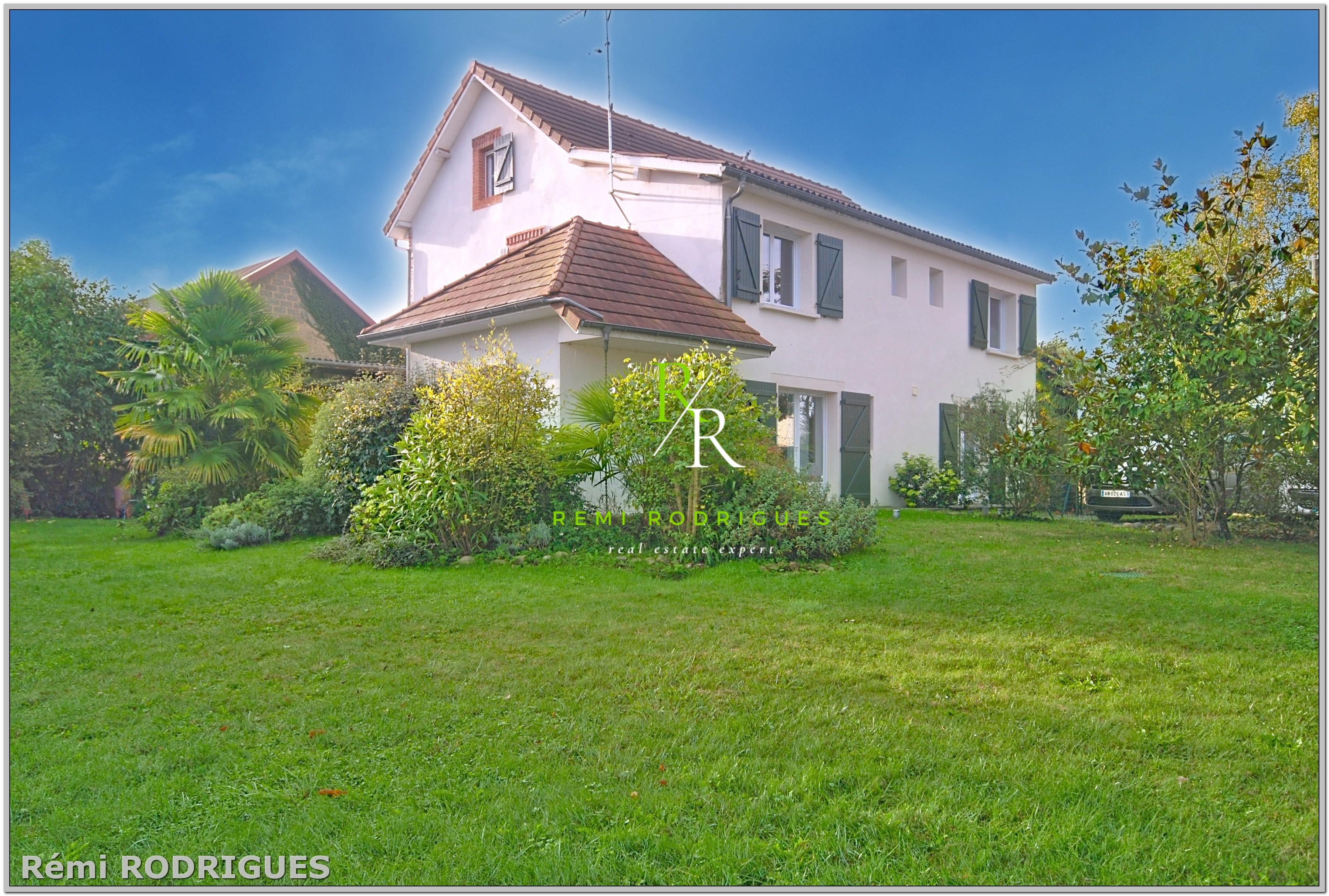Maison 10 pièces 1198 m² · à Mazerolles · 1 198 m² · 349 000 €