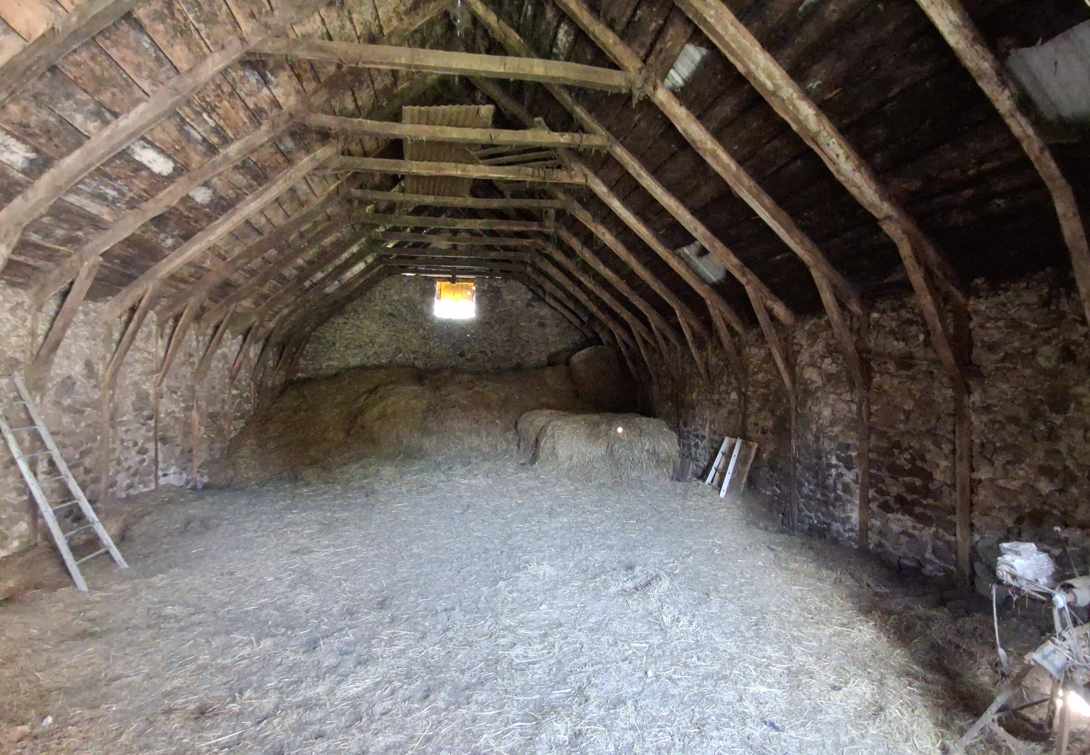 Maison en pierre - 4 pièces - 420 m² - Vic-sur-Cère