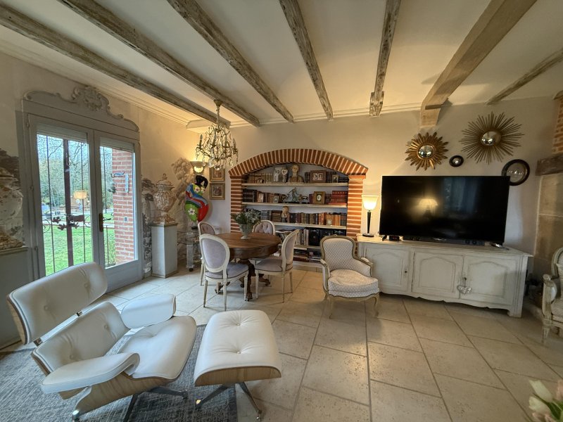 Photo 10