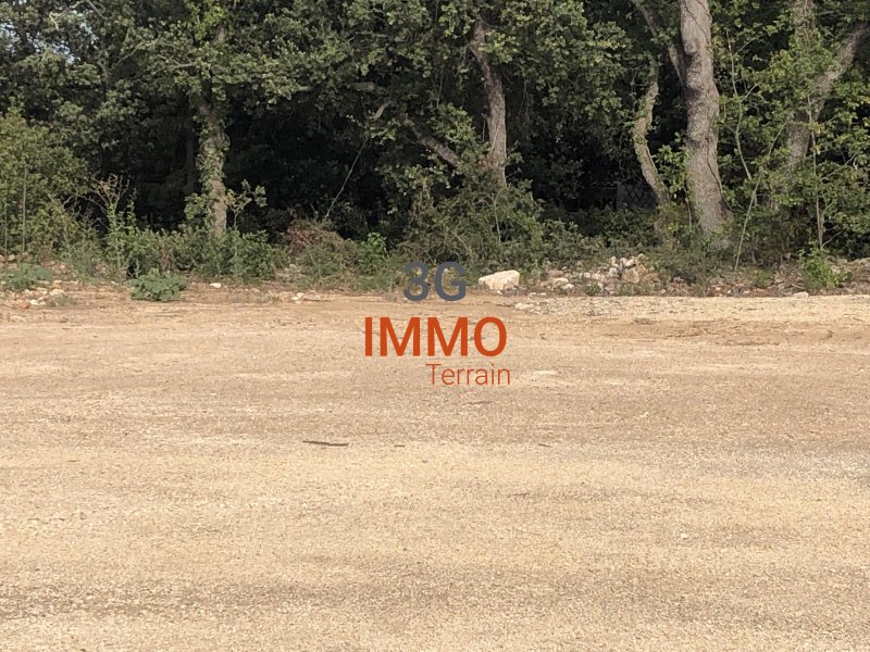 Terrain constructible à Uzès (30700)