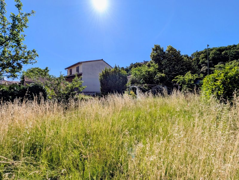 Terrain constructible à Charmes-sur-l'Herbasse (26260)