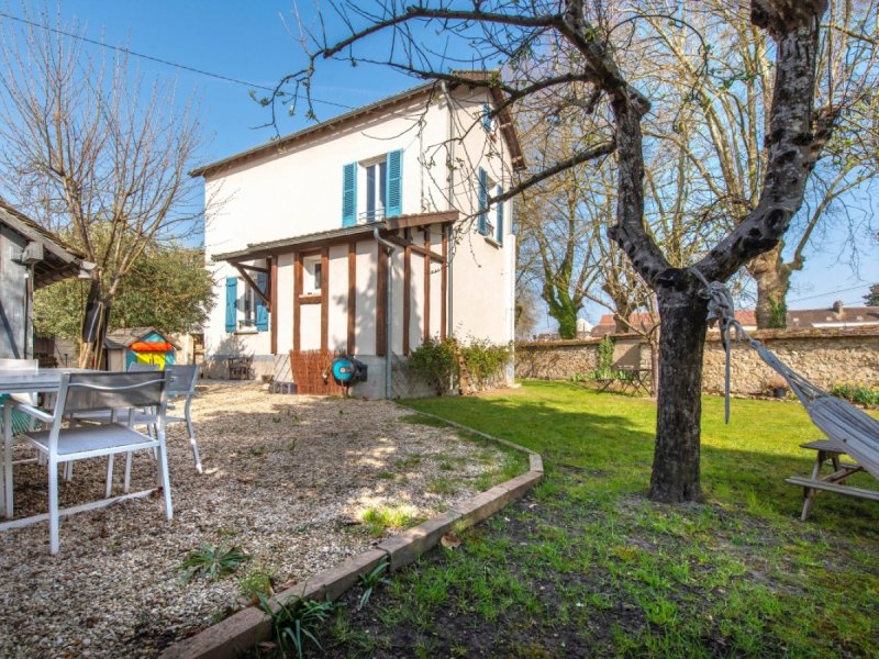 Maison à Saint-Pierre-Lès-Nemours (77140)