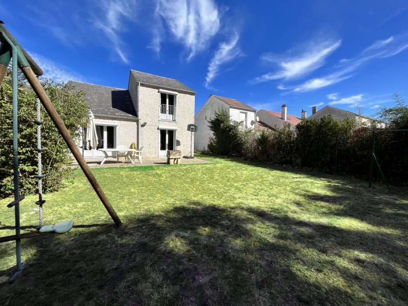 Maison à Saint-Pierre-Lès-Nemours (77140)