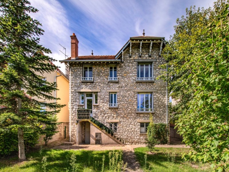 Maison à Saint-Pierre-Lès-Nemours (77140)