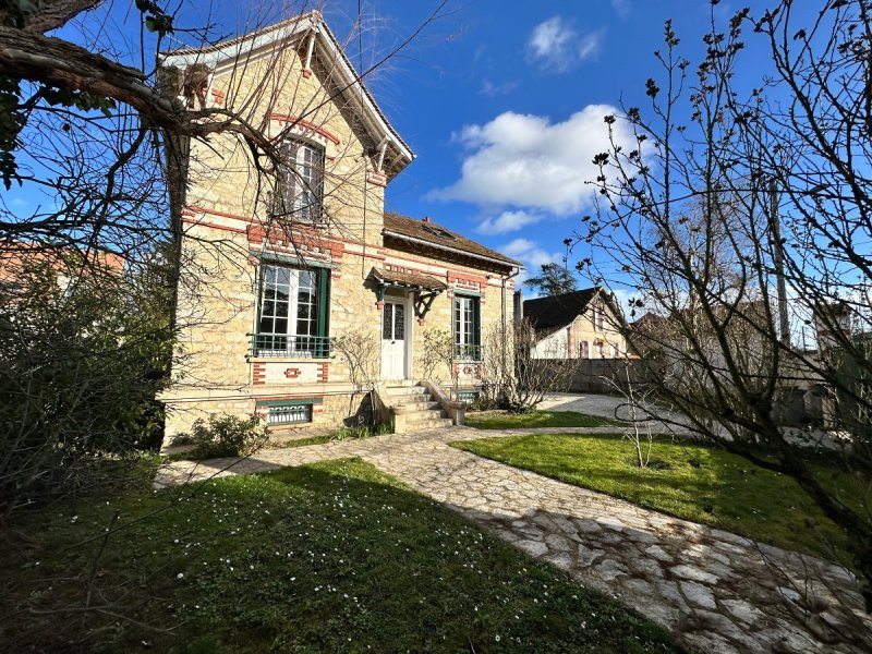Maison à Saint-Pierre-Lès-Nemours (77140)