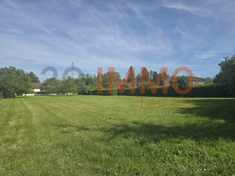 Terrain constructible à Orléat (63190)