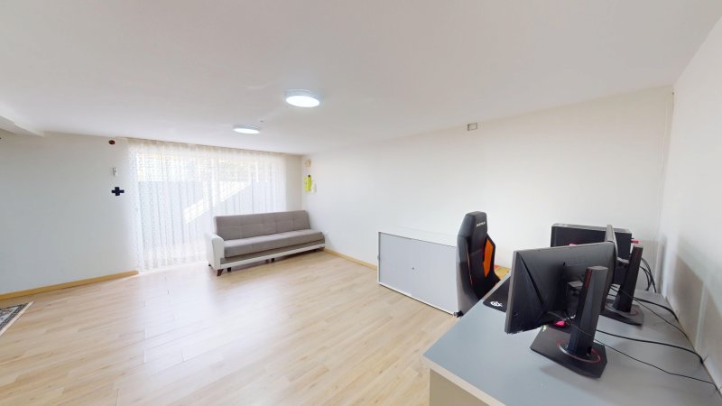 Photo 10